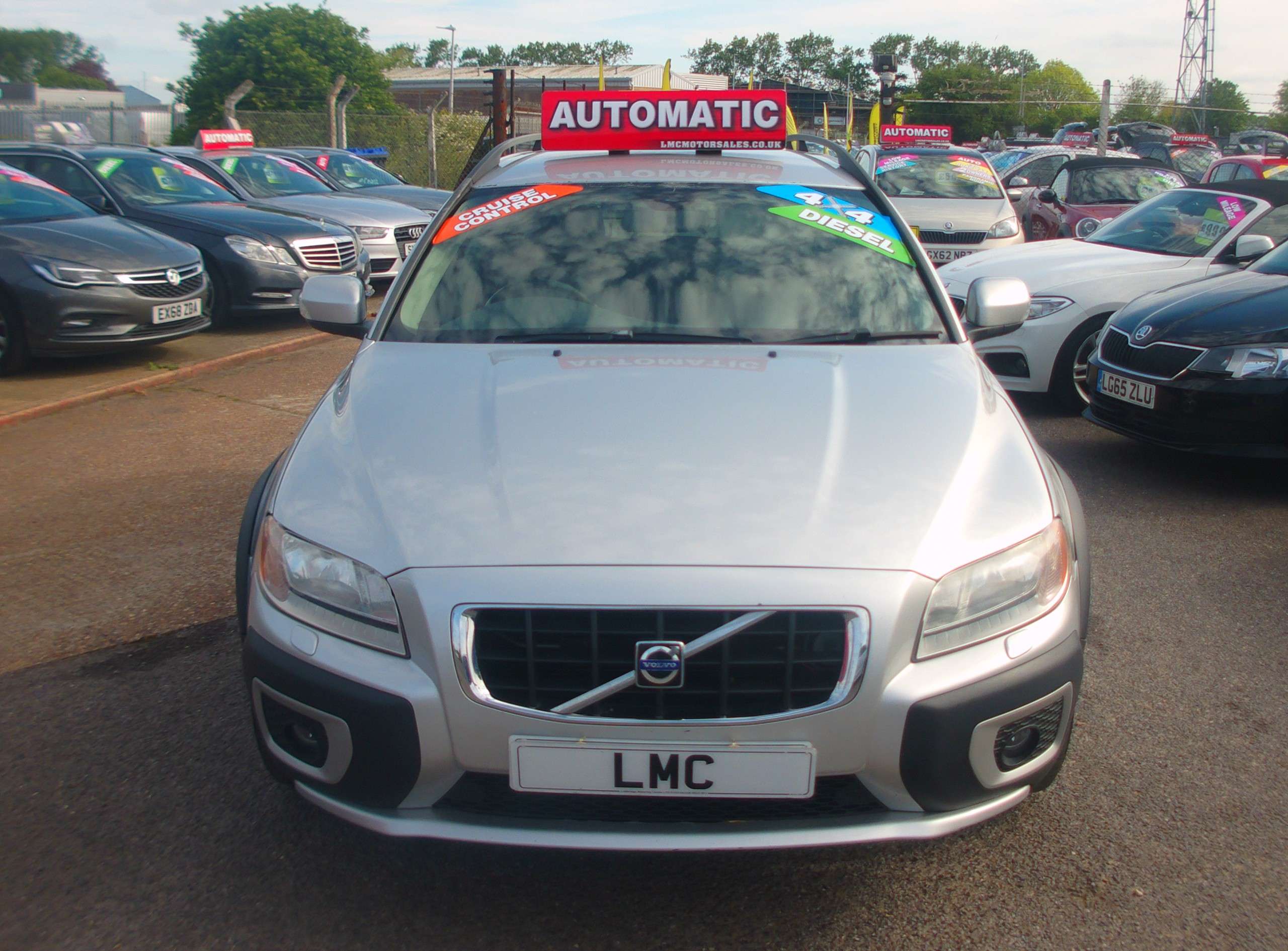 A 2007 VOLVO XC70 2.4 D5 SE Estate 5dr Diesel Geartronic AWD (185 bhp) A 2007 VOLVO XC70 2.4 D5 SE Estate 5dr Diesel Geartronic AWD (185 bhp)