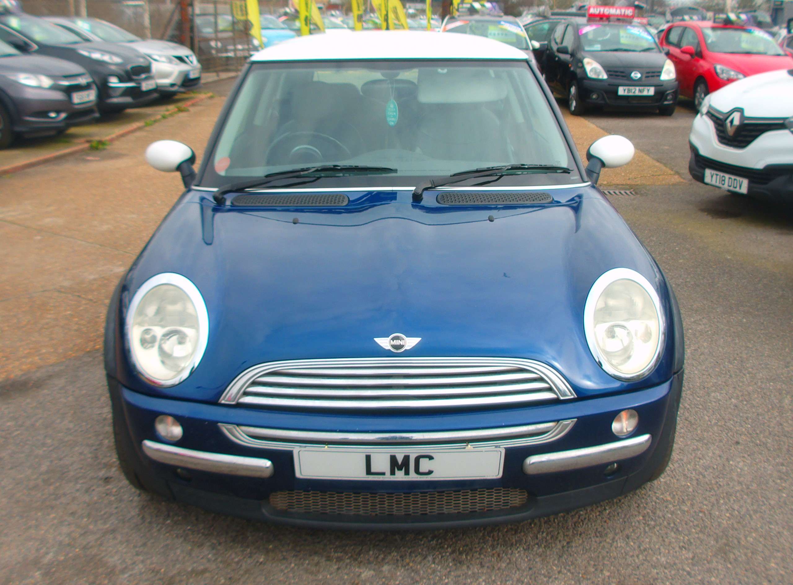 A 2004 MINI HATCH 1.6 Cooper Hatchback 3dr Petrol Manual Euro 3 (115 ps) A 2004 MINI HATCH 1.6 Cooper Hatchback 3dr Petrol Manual Euro 3 (115 ps)