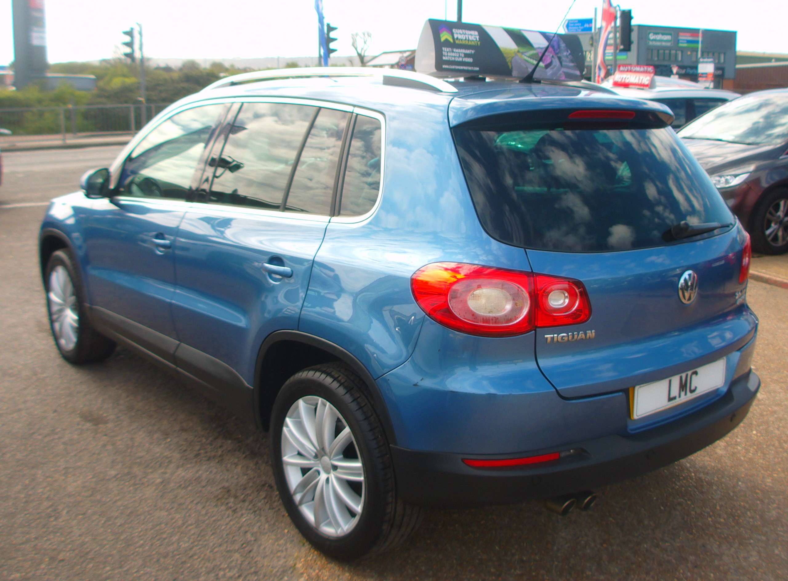 A 2011 VOLKSWAGEN TIGUAN 2.0 TDI Sport SUV 5dr Diesel Manual 4WD A 2011 VOLKSWAGEN TIGUAN 2.0 TDI Sport SUV 5dr Diesel Manual 4WD