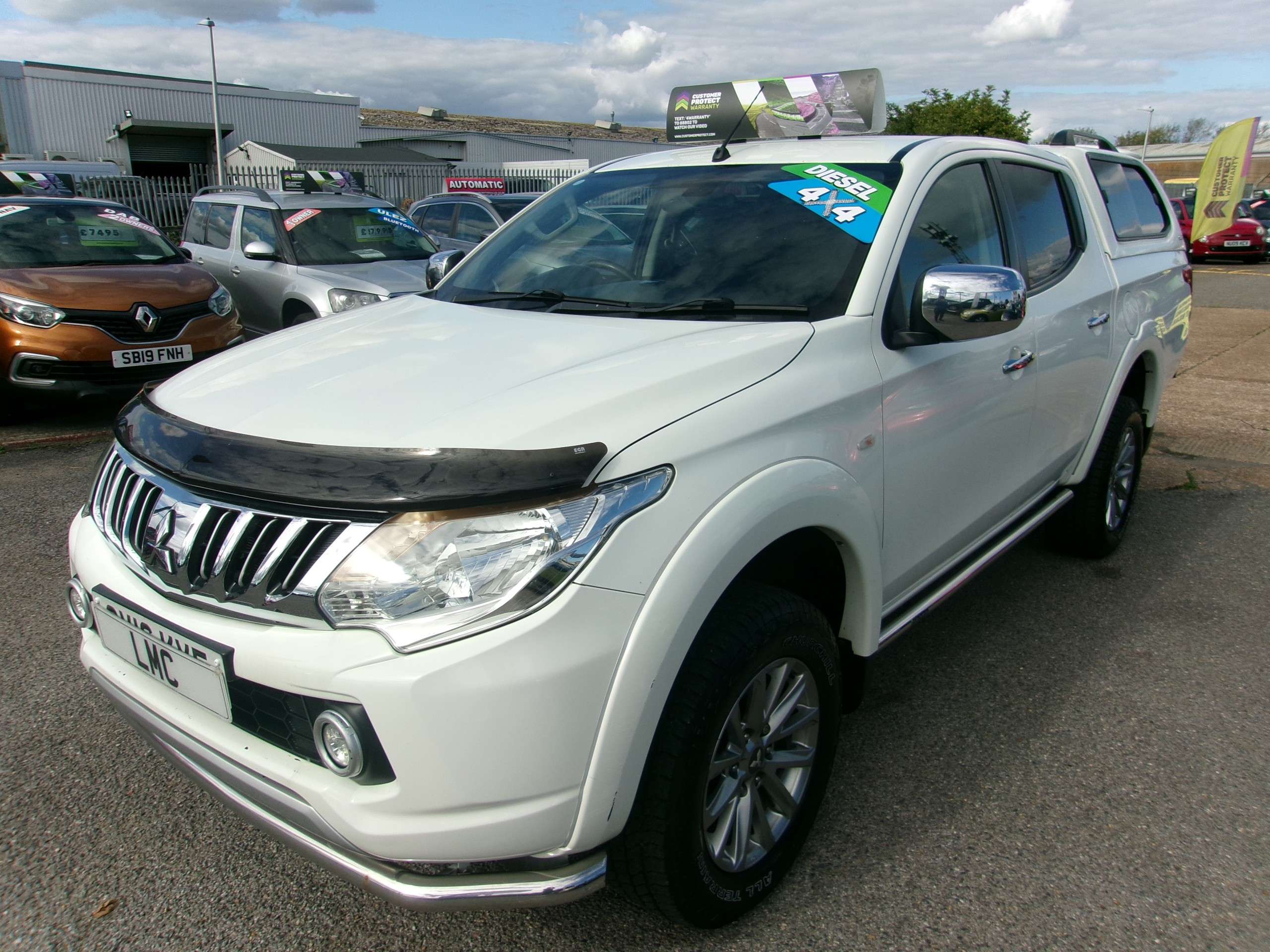 A 2016 MITSUBISHI L200 2.4 DI-D DC Titan Pickup Double Cab 4dr Diesel Manual 4WD Euro 5 (178 ps) A 2016 MITSUBISHI L200 2.4 DI-D DC Titan Pickup Double Cab 4dr Diesel Manual 4WD Euro 5 (178 ps)