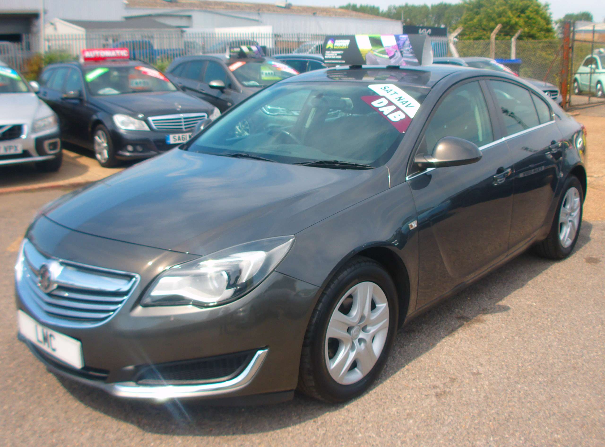 A 2013 VAUXHALL INSIGNIA 1.8 16V Design Nav Hatchback 5dr Petrol Manual (140 ps) A 2013 VAUXHALL INSIGNIA 1.8 16V Design Nav Hatchback 5dr Petrol Manual (140 ps)