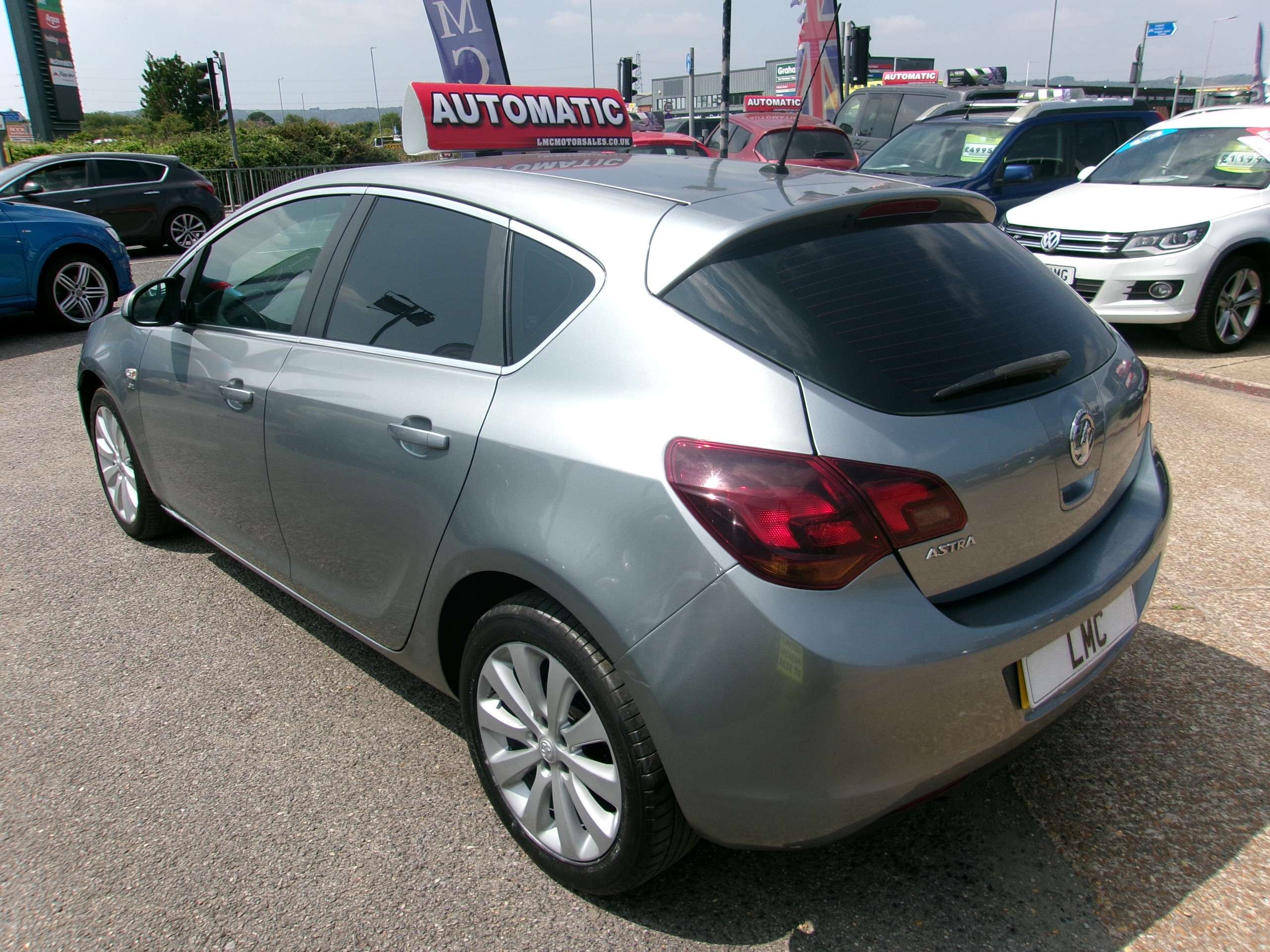 A 2011 VAUXHALL ASTRA Automatic 1.6 16v SE Hatchback 5dr Petrol (115 ps) A 2011 VAUXHALL ASTRA Automatic 1.6 16v SE Hatchback 5dr Petrol (115 ps)
