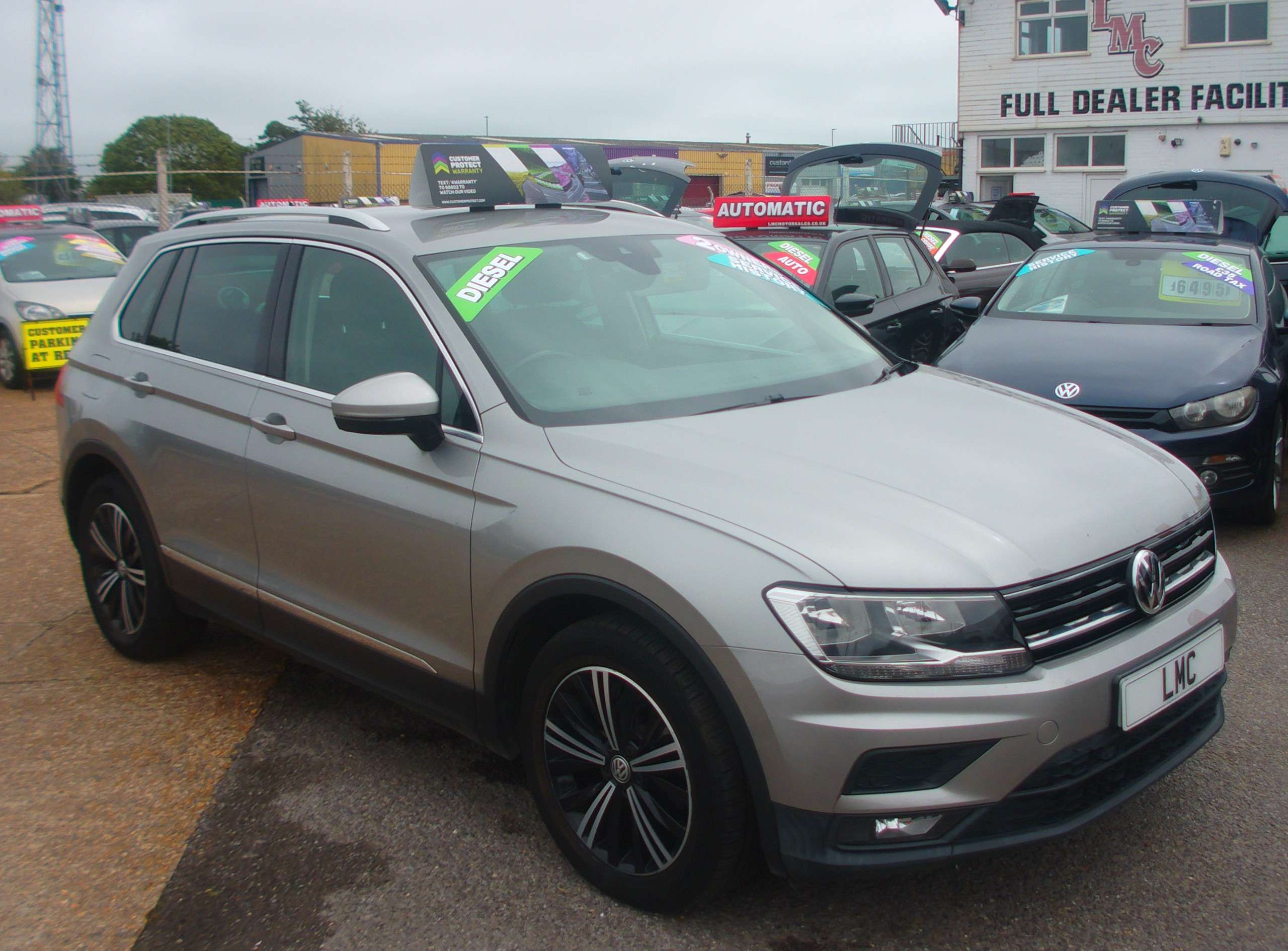 A 2017 VOLKSWAGEN TIGUAN 2.0 TDI SE Navigation SUV 5dr Diesel Manual Euro 6 (s/s) A 2017 VOLKSWAGEN TIGUAN 2.0 TDI SE Navigation SUV 5dr Diesel Manual Euro 6 (s/s)