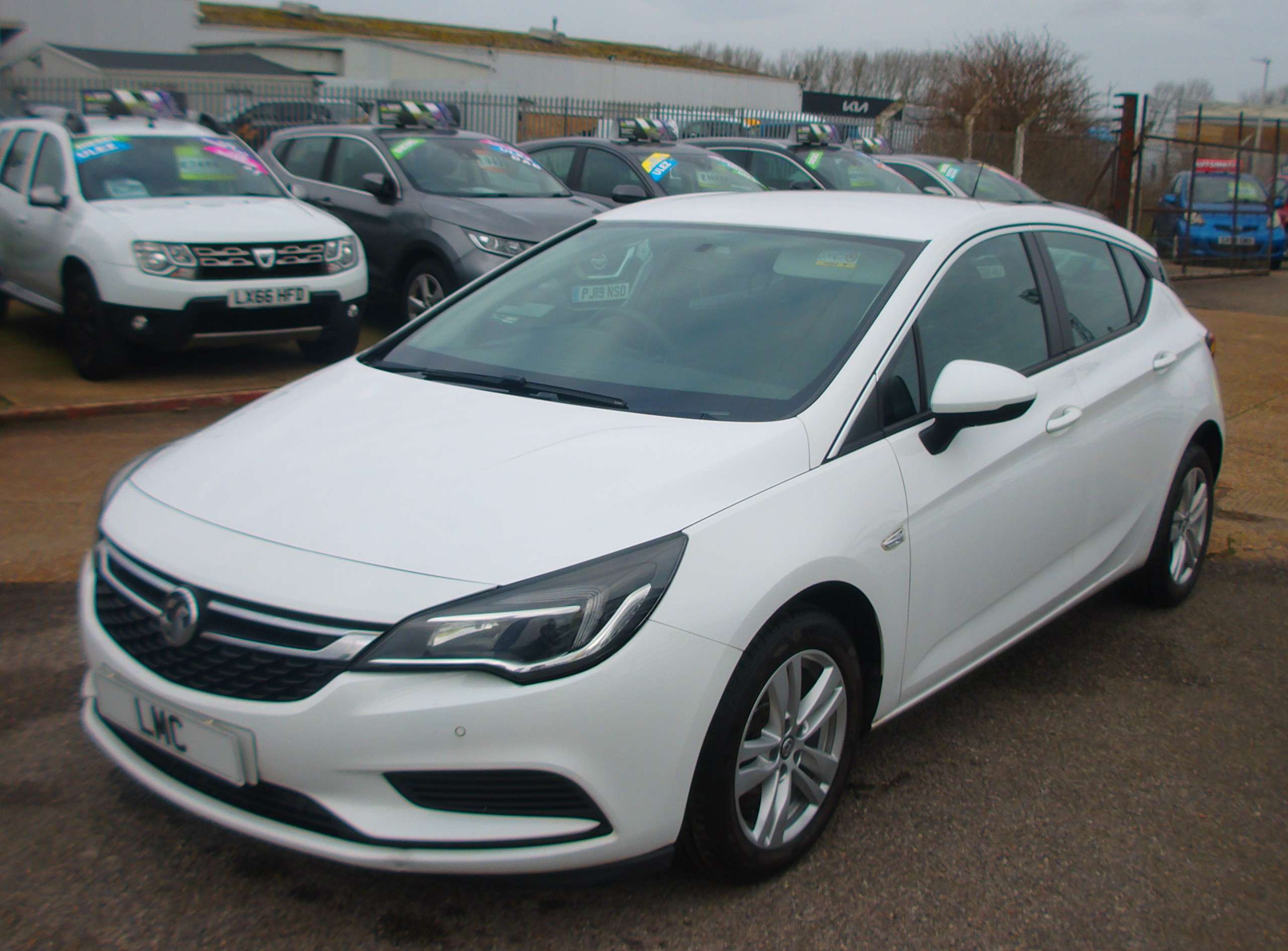 A 2017 VAUXHALL ASTRA 1.6 CDTi BlueInjection Design Hatchback 5dr Diesel Manual Euro 6 (s/s) A 2017 VAUXHALL ASTRA 1.6 CDTi BlueInjection Design Hatchback 5dr Diesel Manual Euro 6 (s/s)