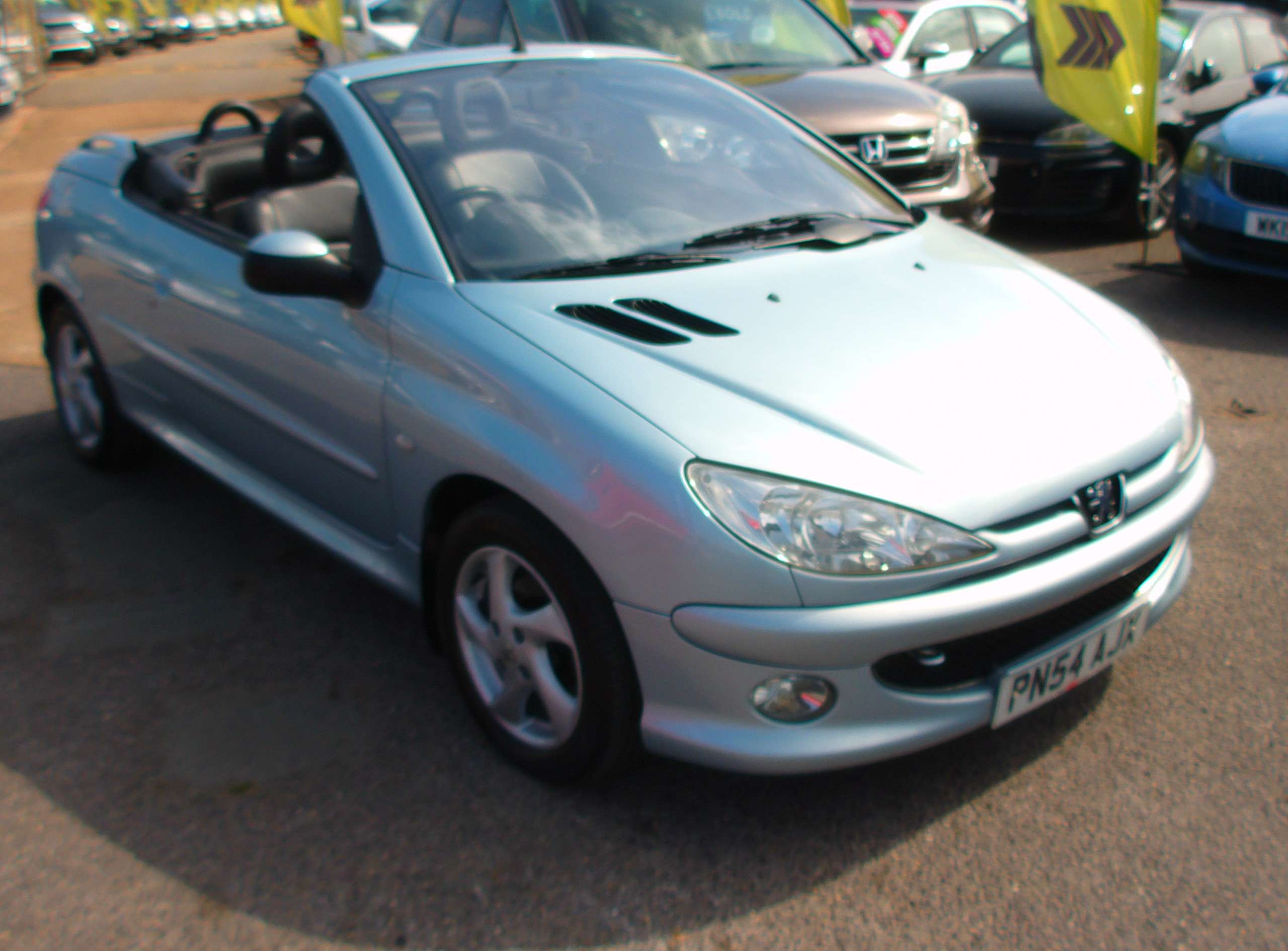 A 2004 PEUGEOT 206 1.6 ALLURE S COUPE HARD TOP CABRIOLET 2-Door A 2004 PEUGEOT 206 1.6 ALLURE S COUPE HARD TOP CABRIOLET 2-Door