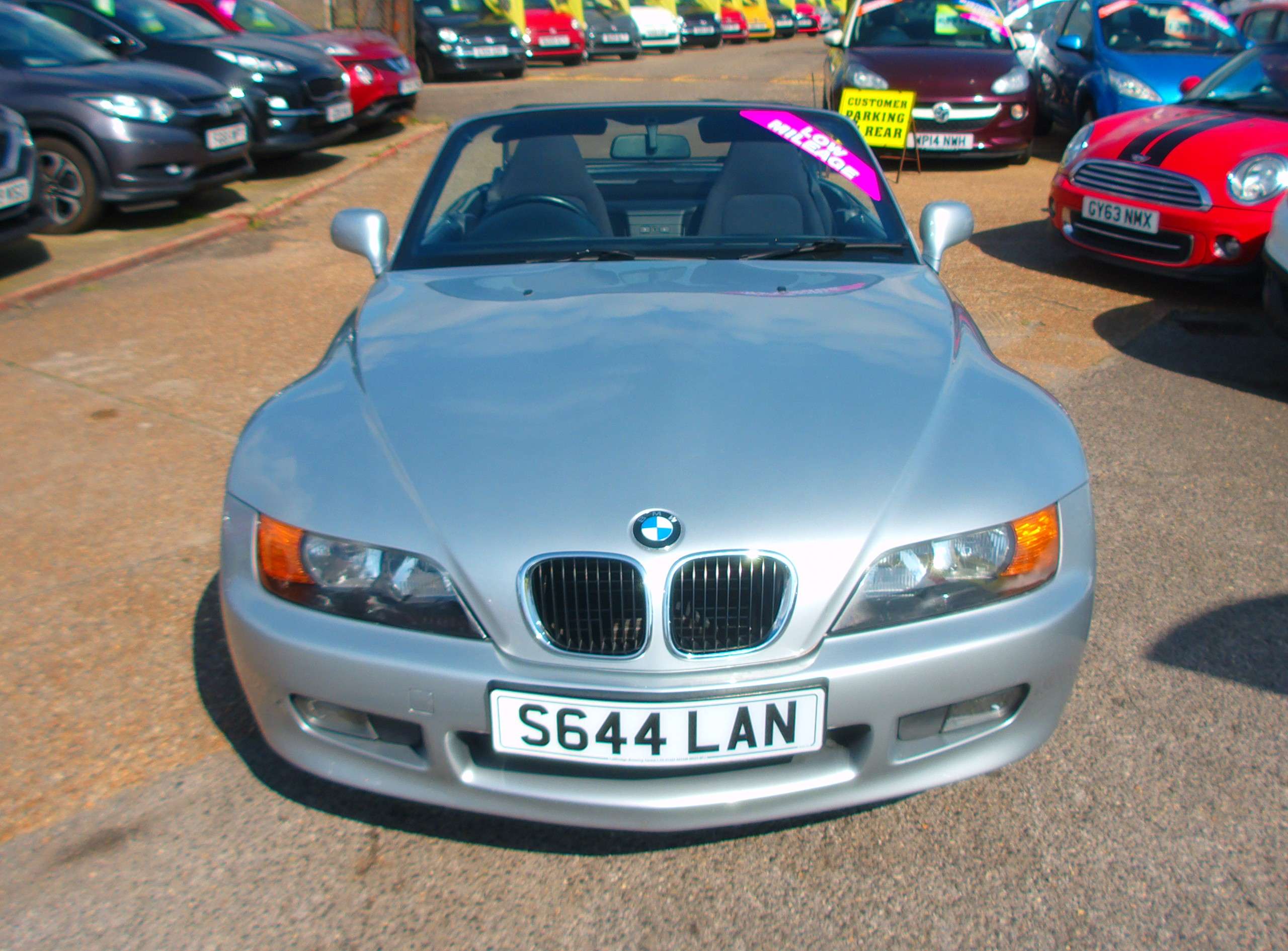 A 1998 BMW Z3 1.9i Convertible 2dr Petrol Manual (187 g/km, 140 bhp) A 1998 BMW Z3 1.9i Convertible 2dr Petrol Manual (187 g/km, 140 bhp)