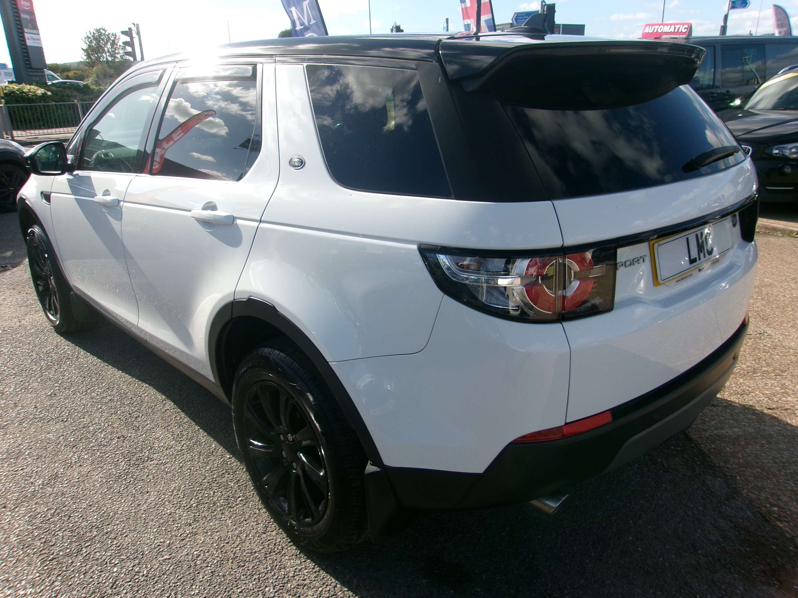 A 2016 LAND ROVER DISCOVERY SPORT Auto 2.0 TD4 SE Tech SUV 5dr Diesel 4WD Euro 6 (s/s) (180 ps) A 2016 LAND ROVER DISCOVERY SPORT Auto 2.0 TD4 SE Tech SUV 5dr Diesel 4WD Euro 6 (s/s) (180 ps)