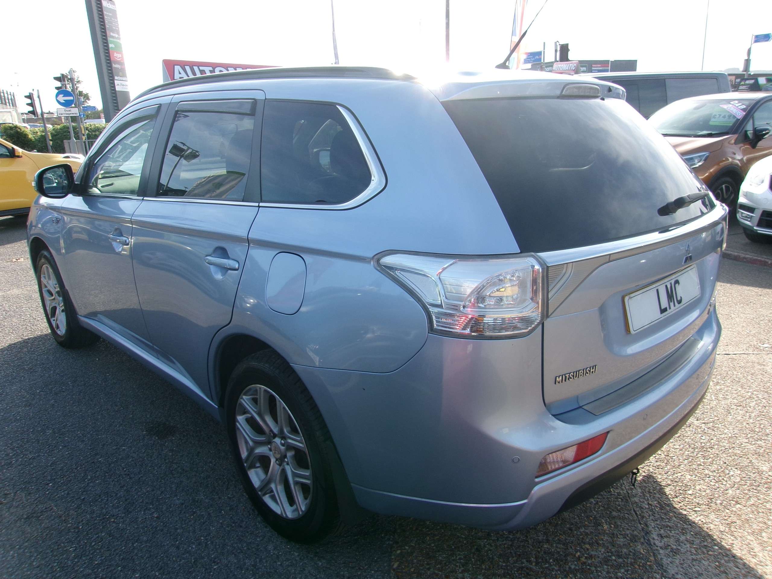 A 2014 MITSUBISHI OUTLANDER 2.0h 12kWh GX4hs SUV 5dr Petrol Plug-in Hybrid CVT 4WD Euro 5 (s/s) (200 ps) A 2014 MITSUBISHI OUTLANDER 2.0h 12kWh GX4hs SUV 5dr Petrol Plug-in Hybrid CVT 4WD Euro 5 (s/s) (200 ps)