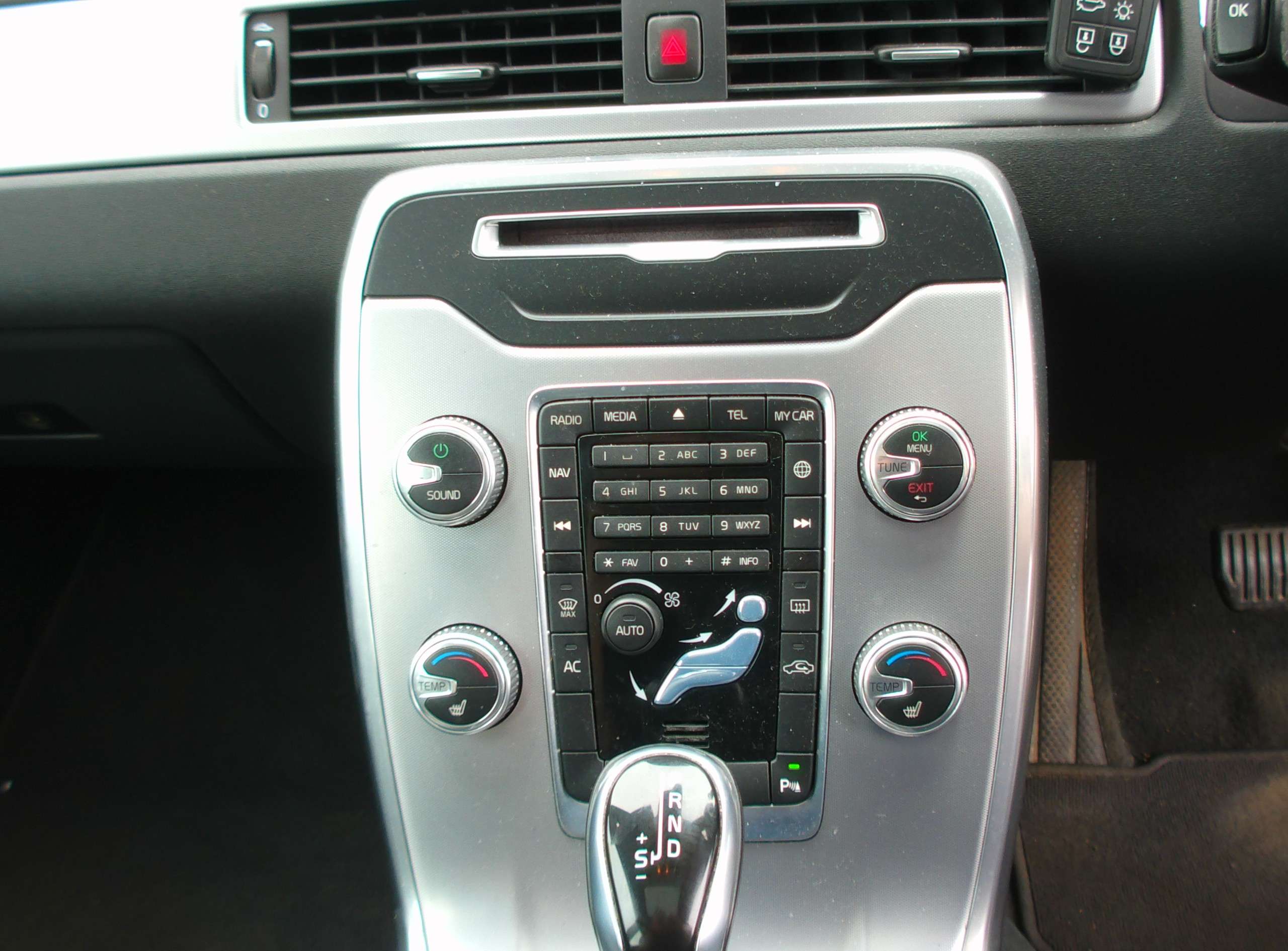 2014 VOLVO V70 2014 VOLVO V70