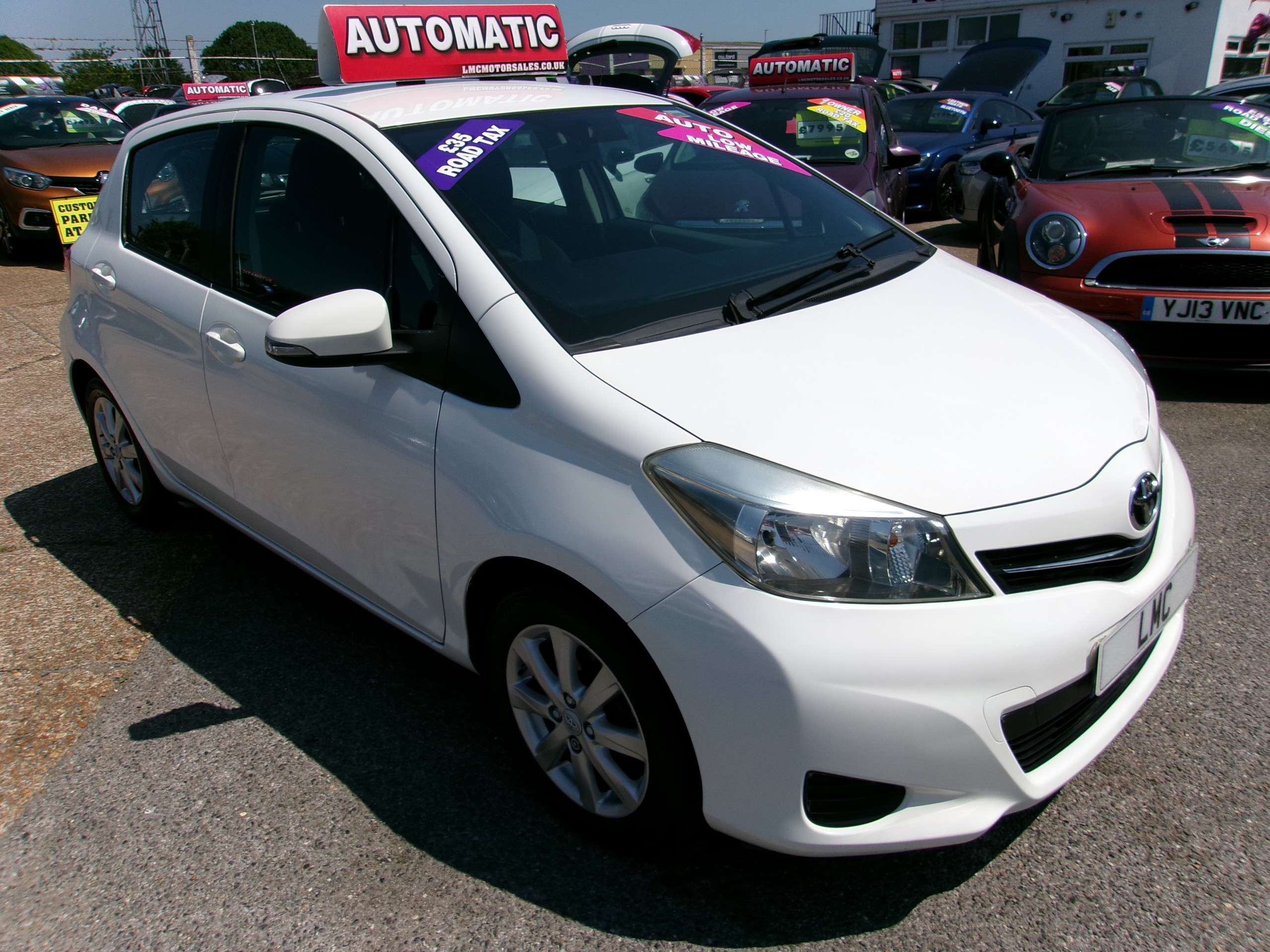 A 2012 TOYOTA YARIS 1.33 Dual VVT-i TR Hatchback 5dr Petrol Multidrive S (101 ps) A 2012 TOYOTA YARIS 1.33 Dual VVT-i TR Hatchback 5dr Petrol Multidrive S (101 ps)