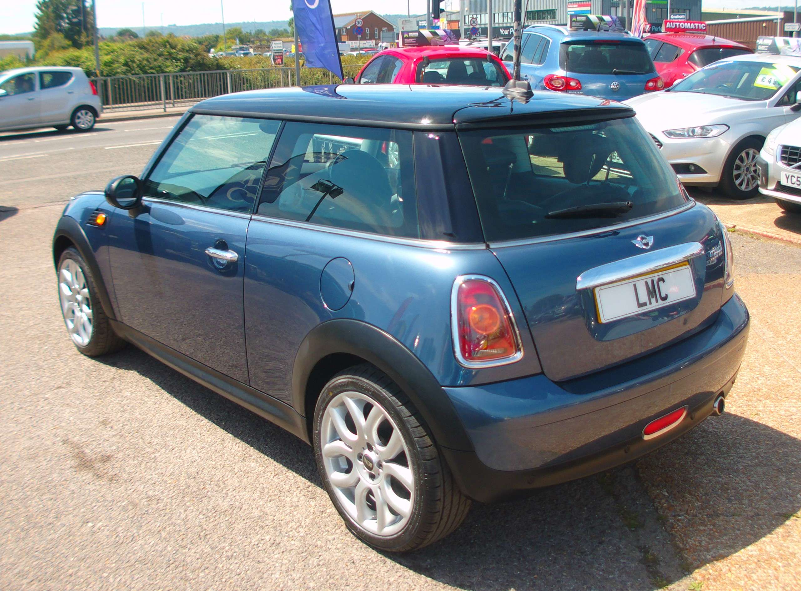 A 2009 MINI HATCH 1.6 Cooper Hatchback 3dr Petrol Manual Euro 4 (120 ps) A 2009 MINI HATCH 1.6 Cooper Hatchback 3dr Petrol Manual Euro 4 (120 ps)