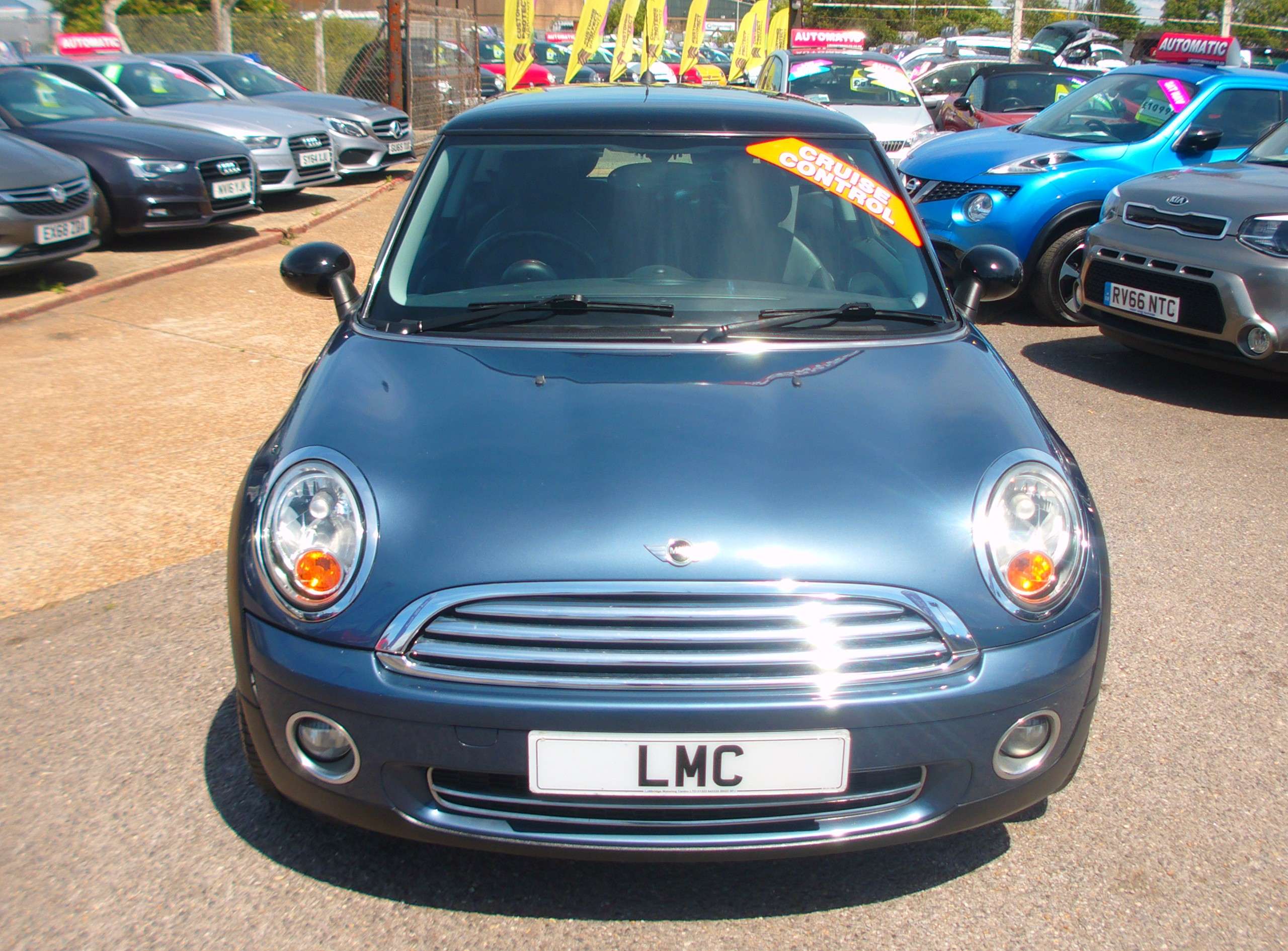 A 2009 MINI HATCH 1.6 Cooper Hatchback 3dr Petrol Manual Euro 4 (120 ps) A 2009 MINI HATCH 1.6 Cooper Hatchback 3dr Petrol Manual Euro 4 (120 ps)