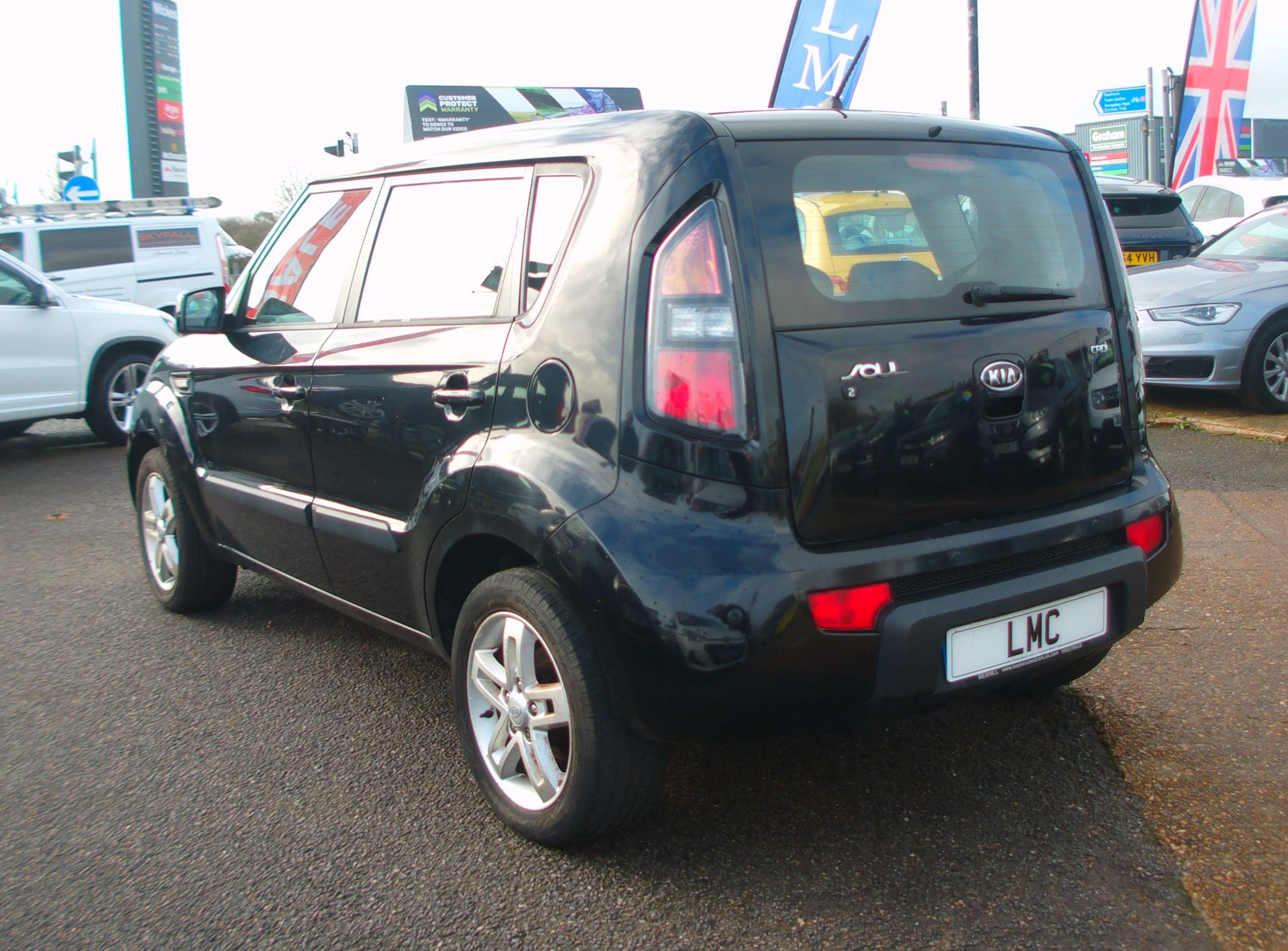 A 2011 KIA SOUL 1.6 CRDi 2 SUV 5dr Diesel Manual (126 bhp) A 2011 KIA SOUL 1.6 CRDi 2 SUV 5dr Diesel Manual (126 bhp)