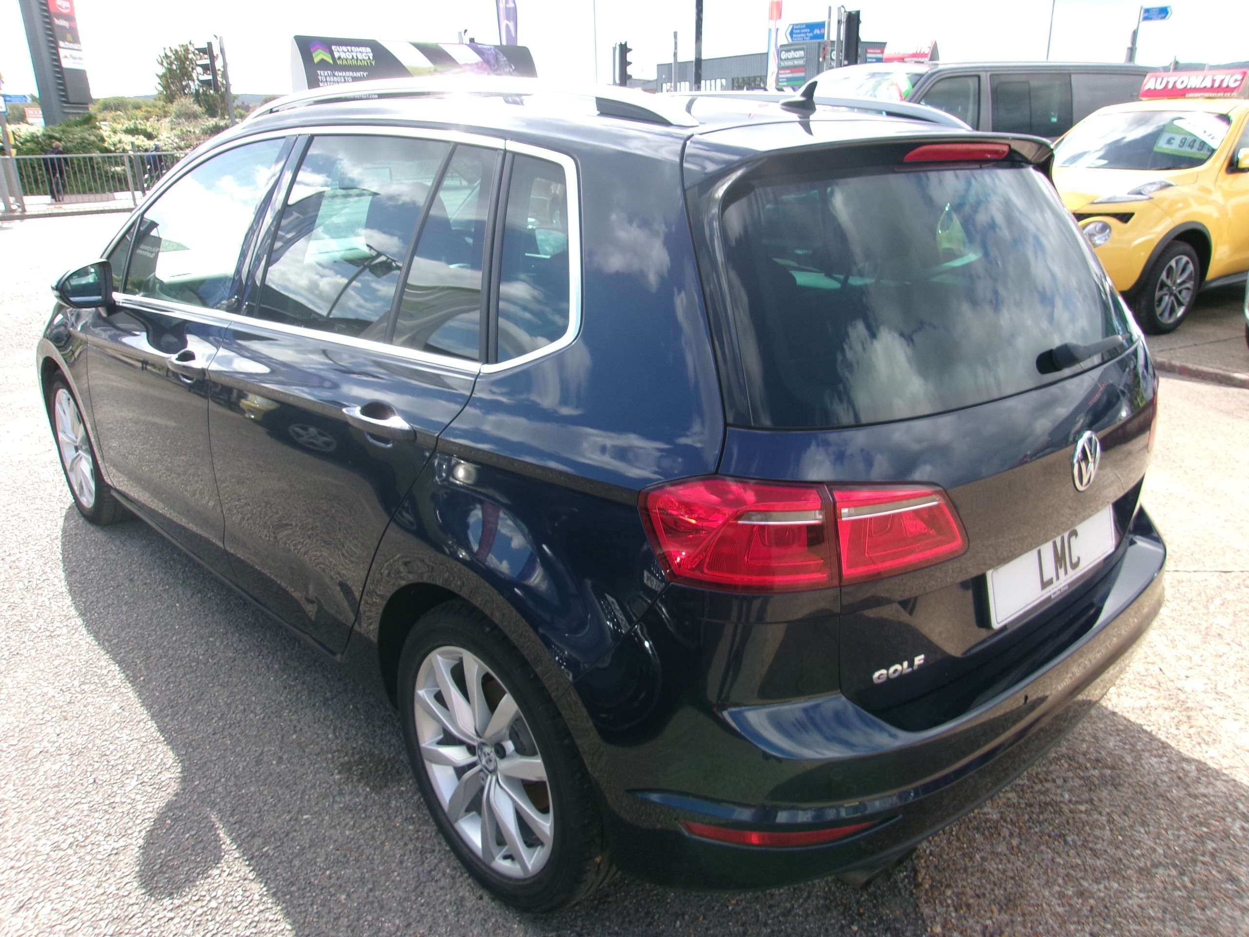 A 2015 VOLKSWAGEN GOLF SV Grand Tourer 2.0 TDI A 2015 VOLKSWAGEN GOLF SV Grand Tourer 2.0 TDI