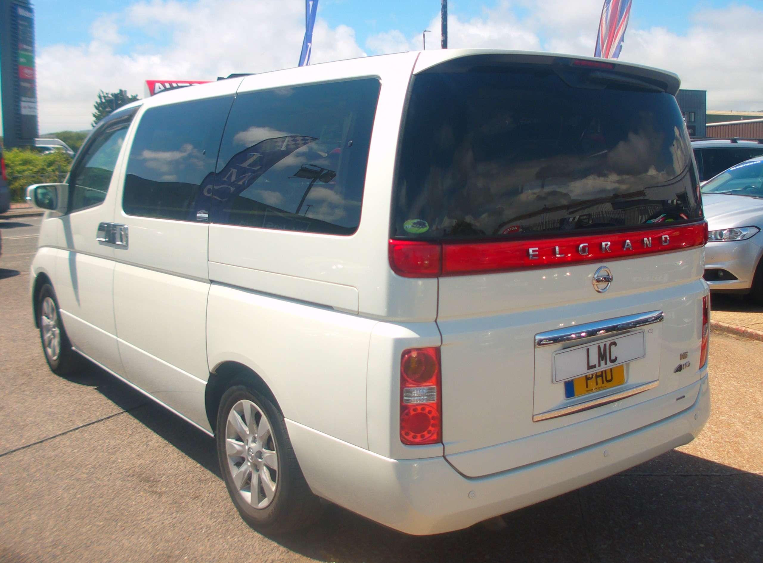 A 2006 NISSAN ELGRAND 3.5 AUTO 4WD A 2006 NISSAN ELGRAND 3.5 AUTO 4WD