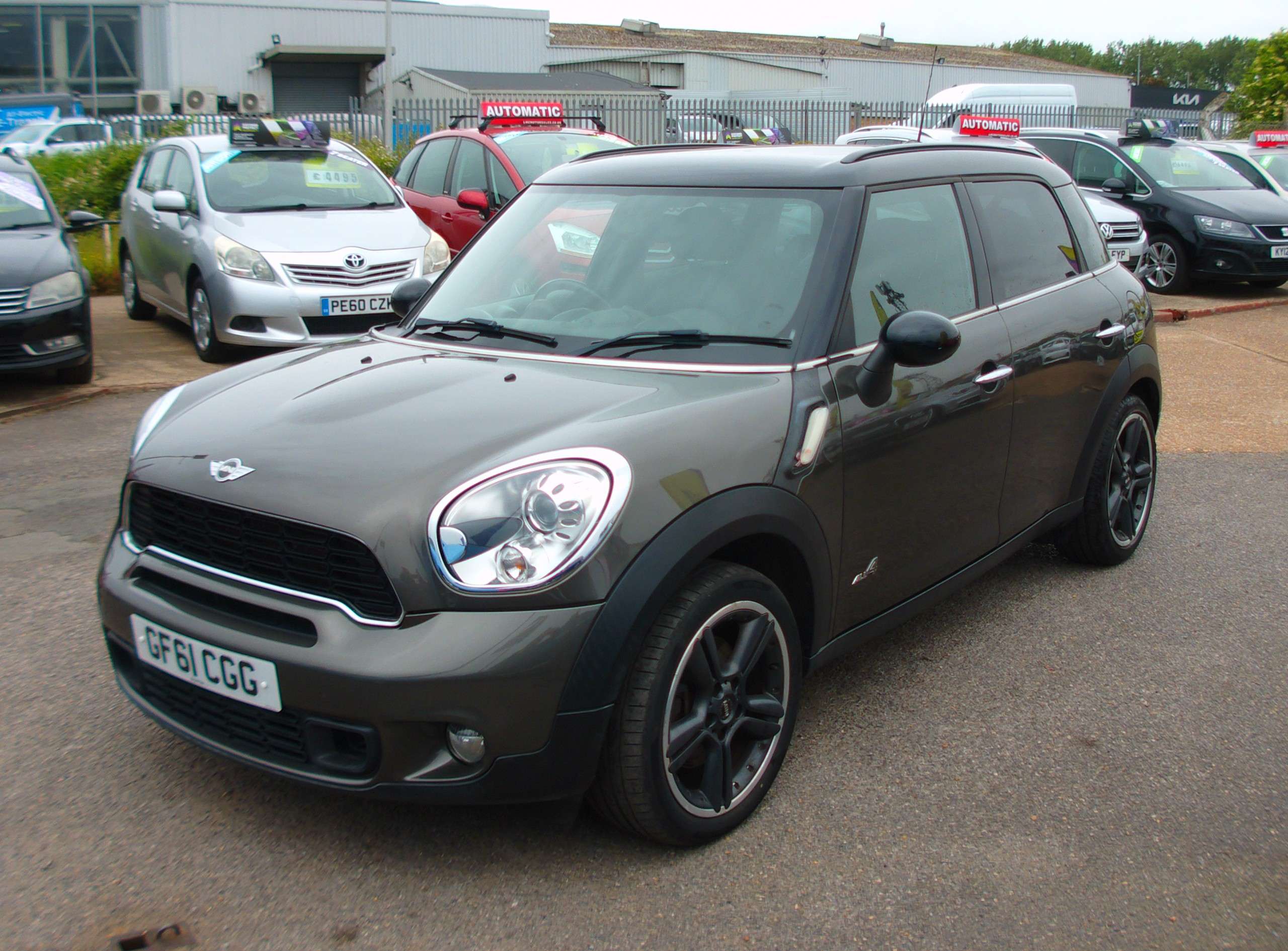 A 2011 MINI COUNTRYMAN 1.6 COOPER S ALL4 5-Door A 2011 MINI COUNTRYMAN 1.6 COOPER S ALL4 5-Door