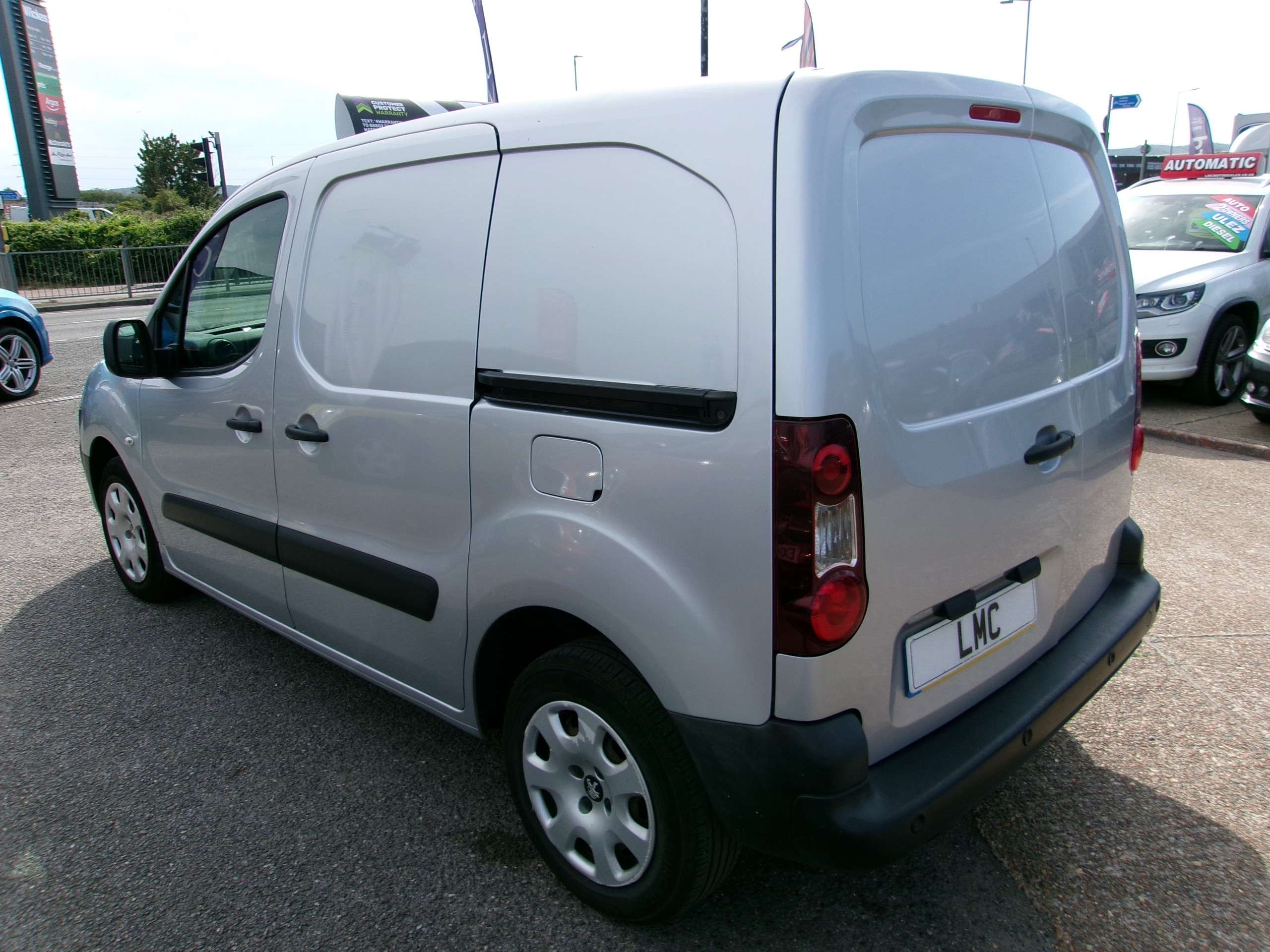 A 2017 PEUGEOT PARTNER 1.6 BlueHDi 854 Professional Panel Van 5dr Diesel Manual L1 (112 g/km, 97.64 bhp) A 2017 PEUGEOT PARTNER 1.6 BlueHDi 854 Professional Panel Van 5dr Diesel Manual L1 (112 g/km, 97.64 bhp)