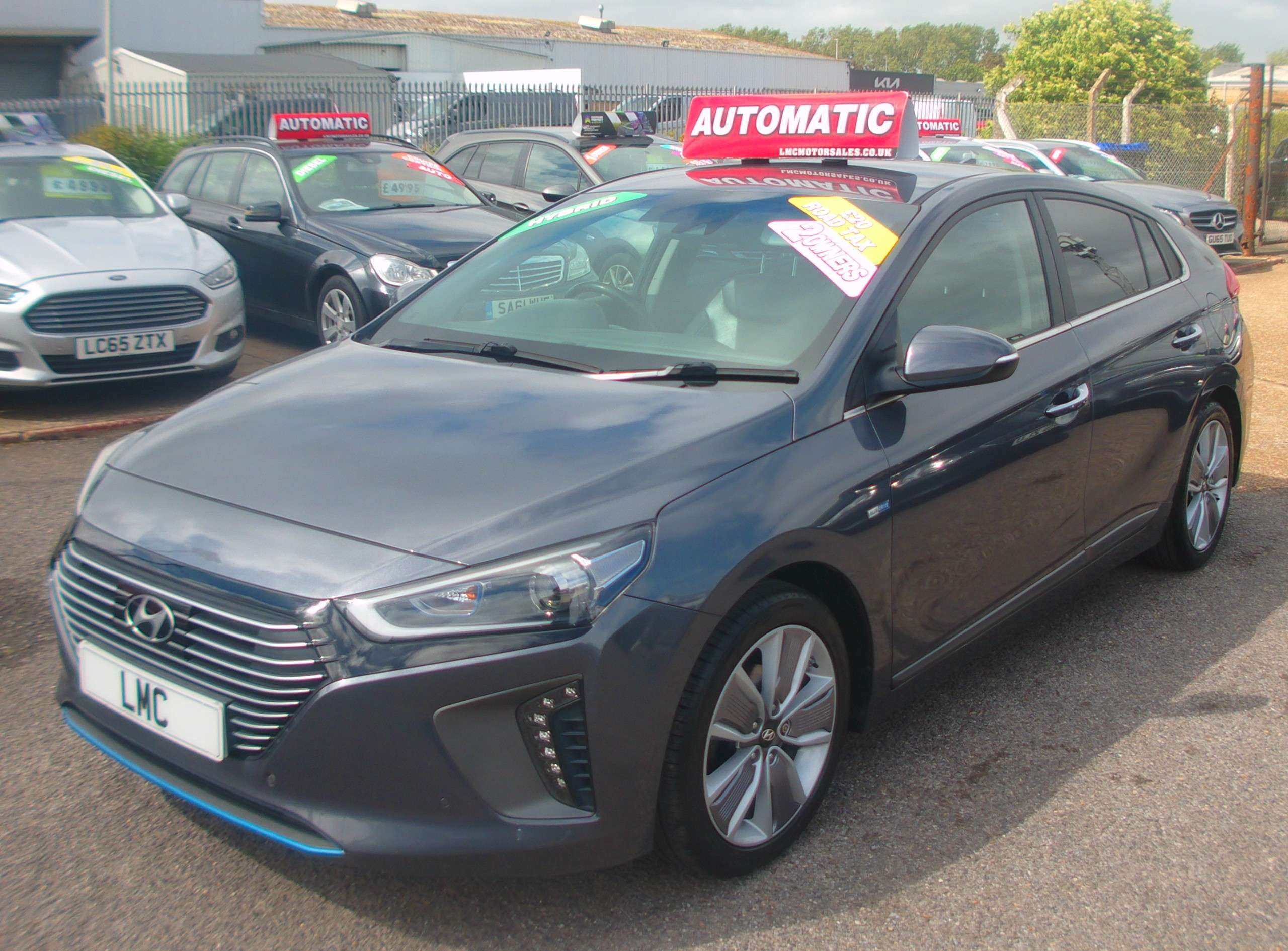 A 2017 HYUNDAI IONIQ 1.6 h-GDi Premium SE Hatchback 5dr Petrol Hybrid DCT Euro 6 (s/s) (141 ps) A 2017 HYUNDAI IONIQ 1.6 h-GDi Premium SE Hatchback 5dr Petrol Hybrid DCT Euro 6 (s/s) (141 ps)