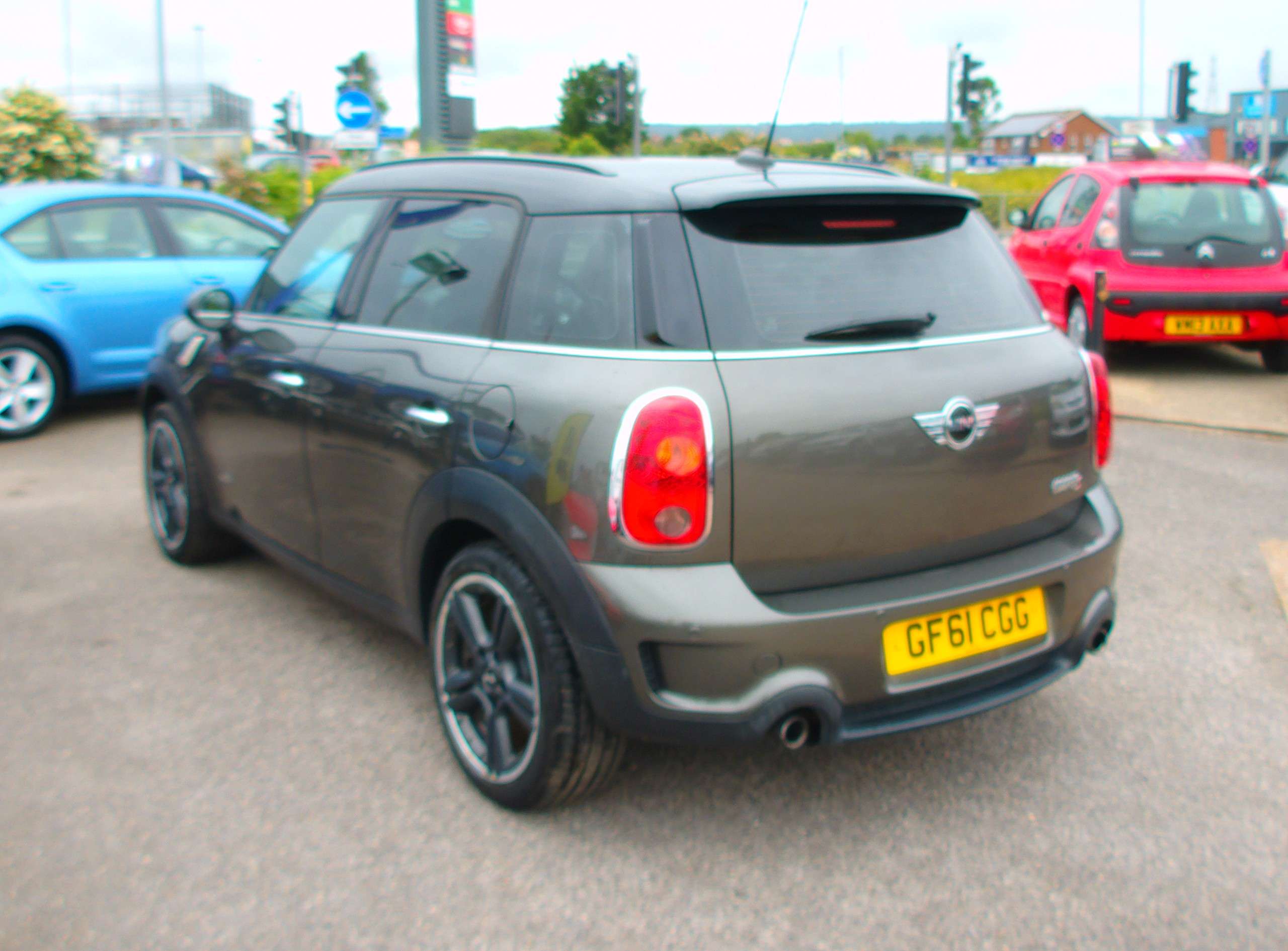 A 2011 MINI COUNTRYMAN 1.6 COOPER S ALL4 5-Door A 2011 MINI COUNTRYMAN 1.6 COOPER S ALL4 5-Door