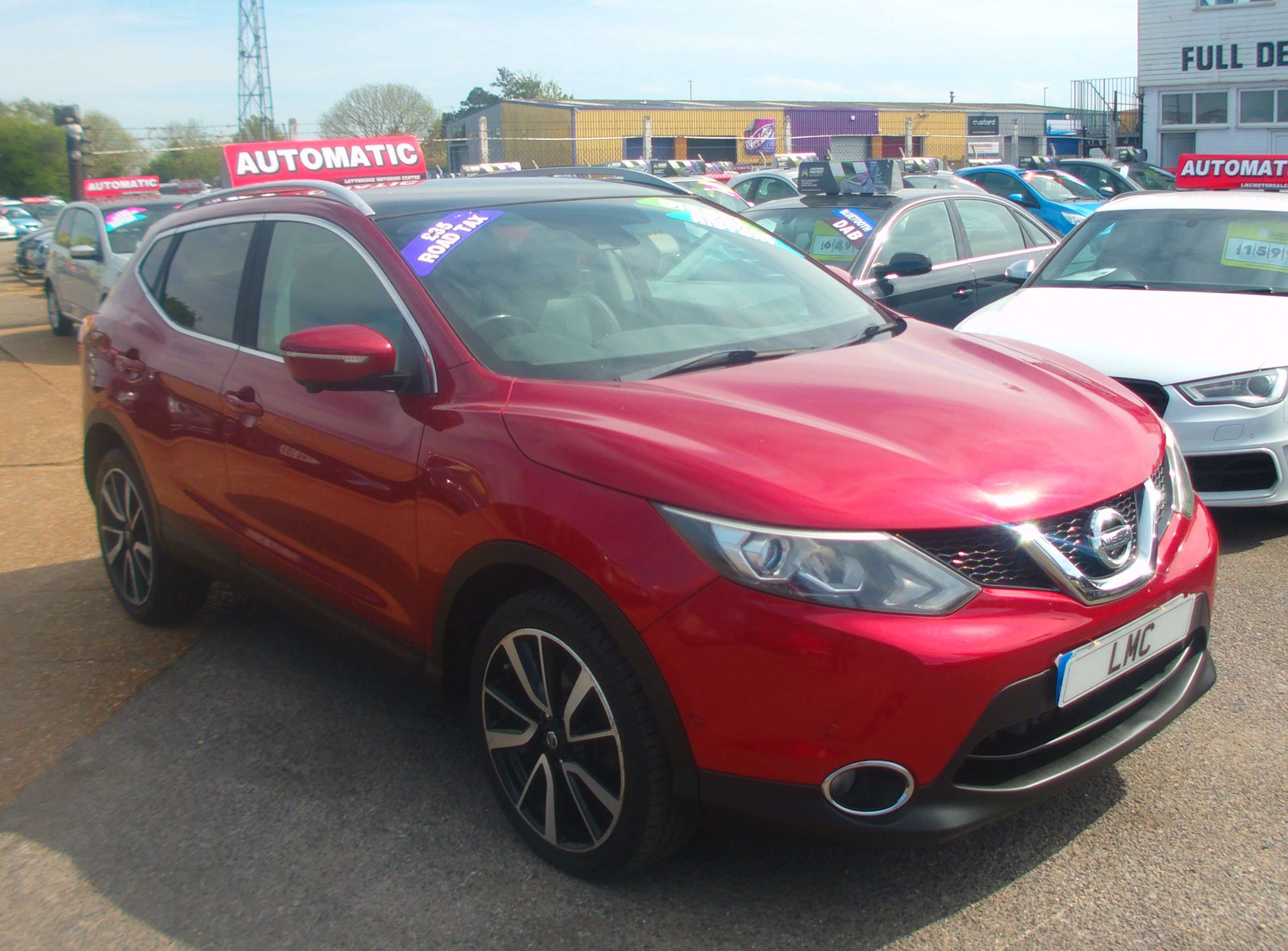 A 2014 NISSAN QASHQAI Automatic 1.6 dCi Tekna SUV 5dr Diesel XTRON (s/s) A 2014 NISSAN QASHQAI Automatic 1.6 dCi Tekna SUV 5dr Diesel XTRON (s/s)