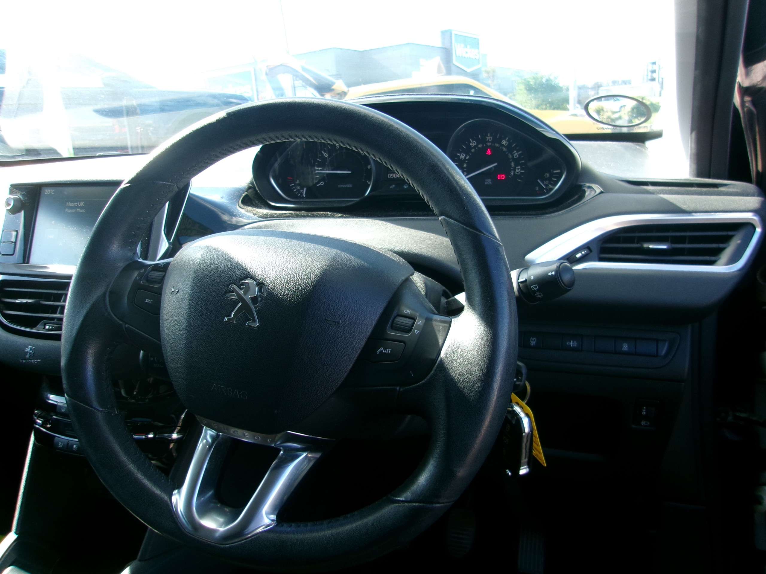 2015 PEUGEOT 208 2015 PEUGEOT 208