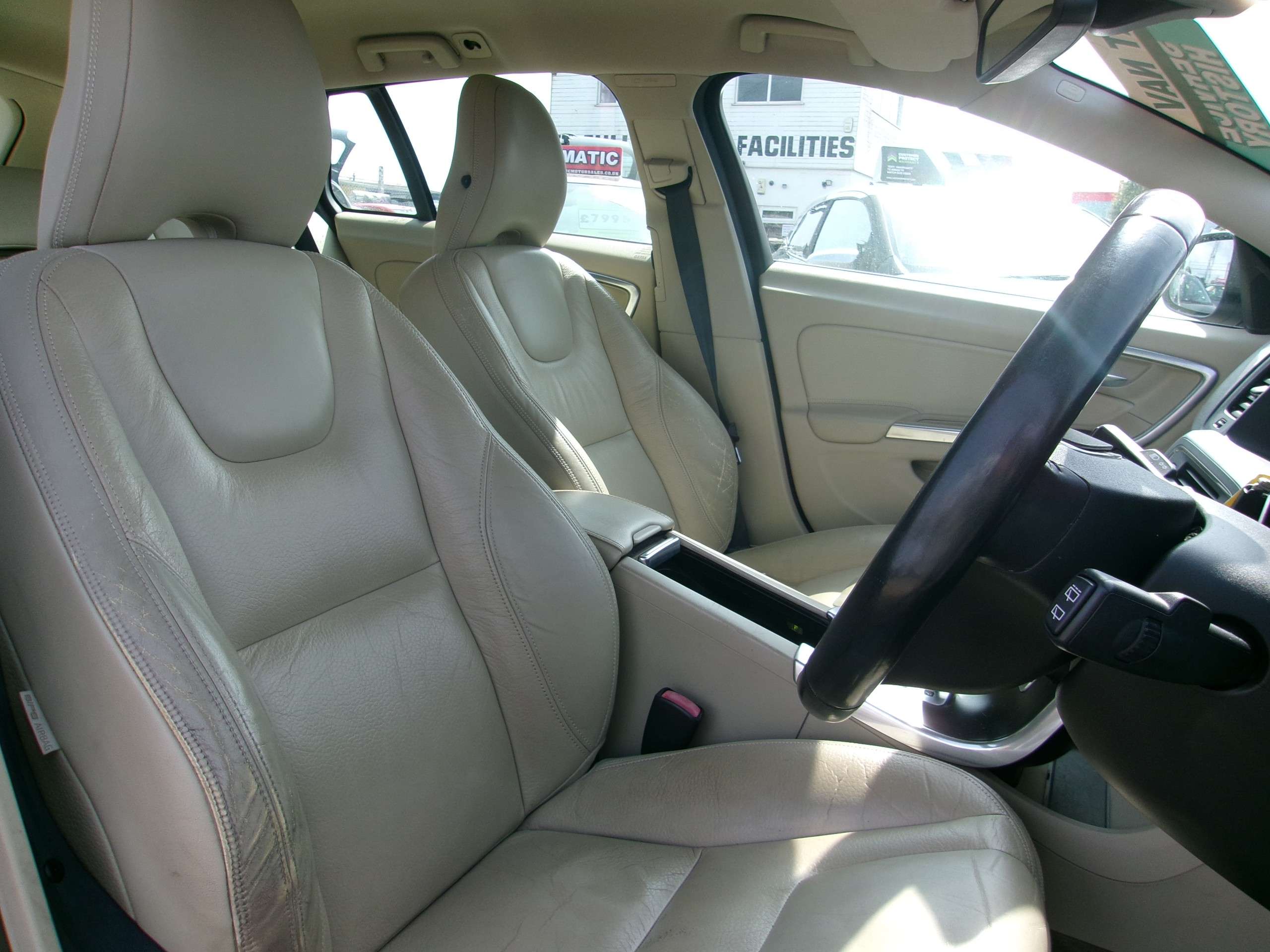 2011 VOLVO V60 2011 VOLVO V60
