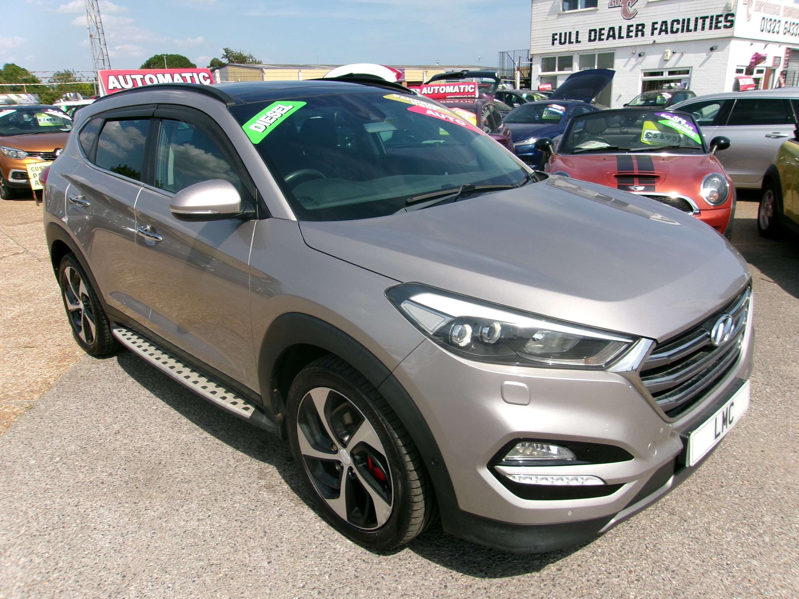 A 2015 HYUNDAI TUCSON AUTOMATIC 2.0 CRDi Premium SE SUV 5dr Diesel 4WD Euro 6 (136 ps) A 2015 HYUNDAI TUCSON AUTOMATIC 2.0 CRDi Premium SE SUV 5dr Diesel 4WD Euro 6 (136 ps)