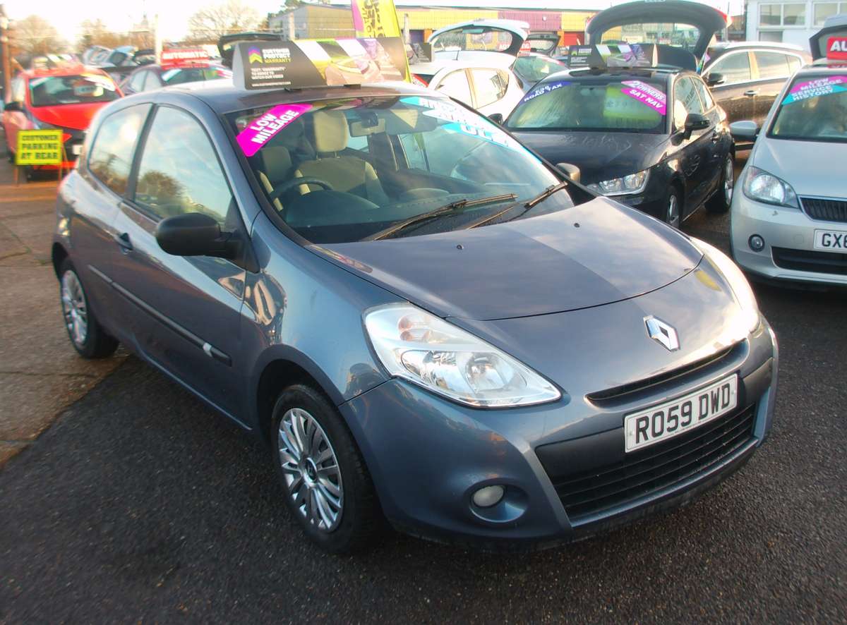 Check out this Renault Clio 2009 Petrol Manual