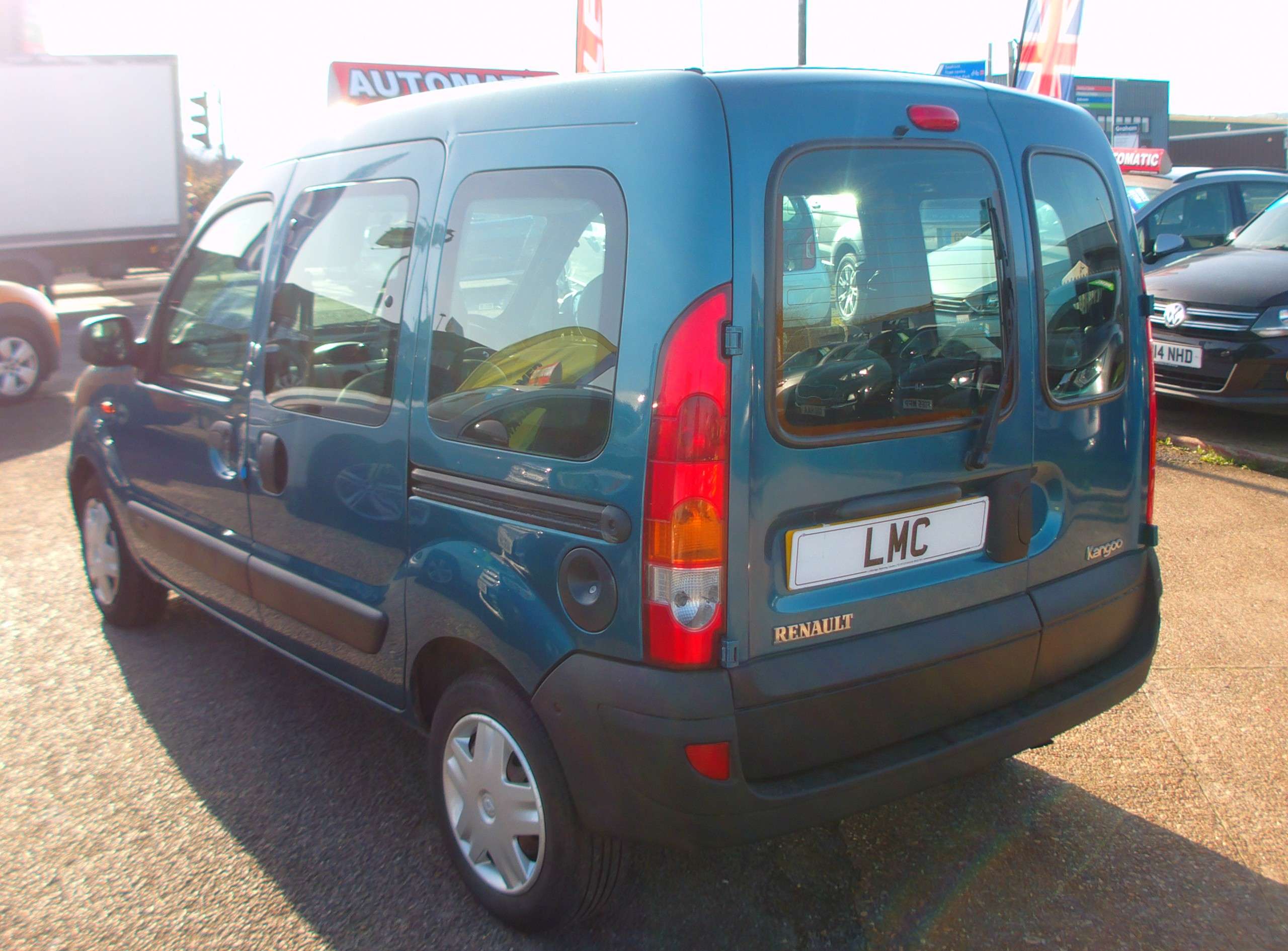 A 2005 RENAULT KANGOO 1.6 16v Authentique MPV 5dr Petrol Automatic (95 bhp) A 2005 RENAULT KANGOO 1.6 16v Authentique MPV 5dr Petrol Automatic (95 bhp)