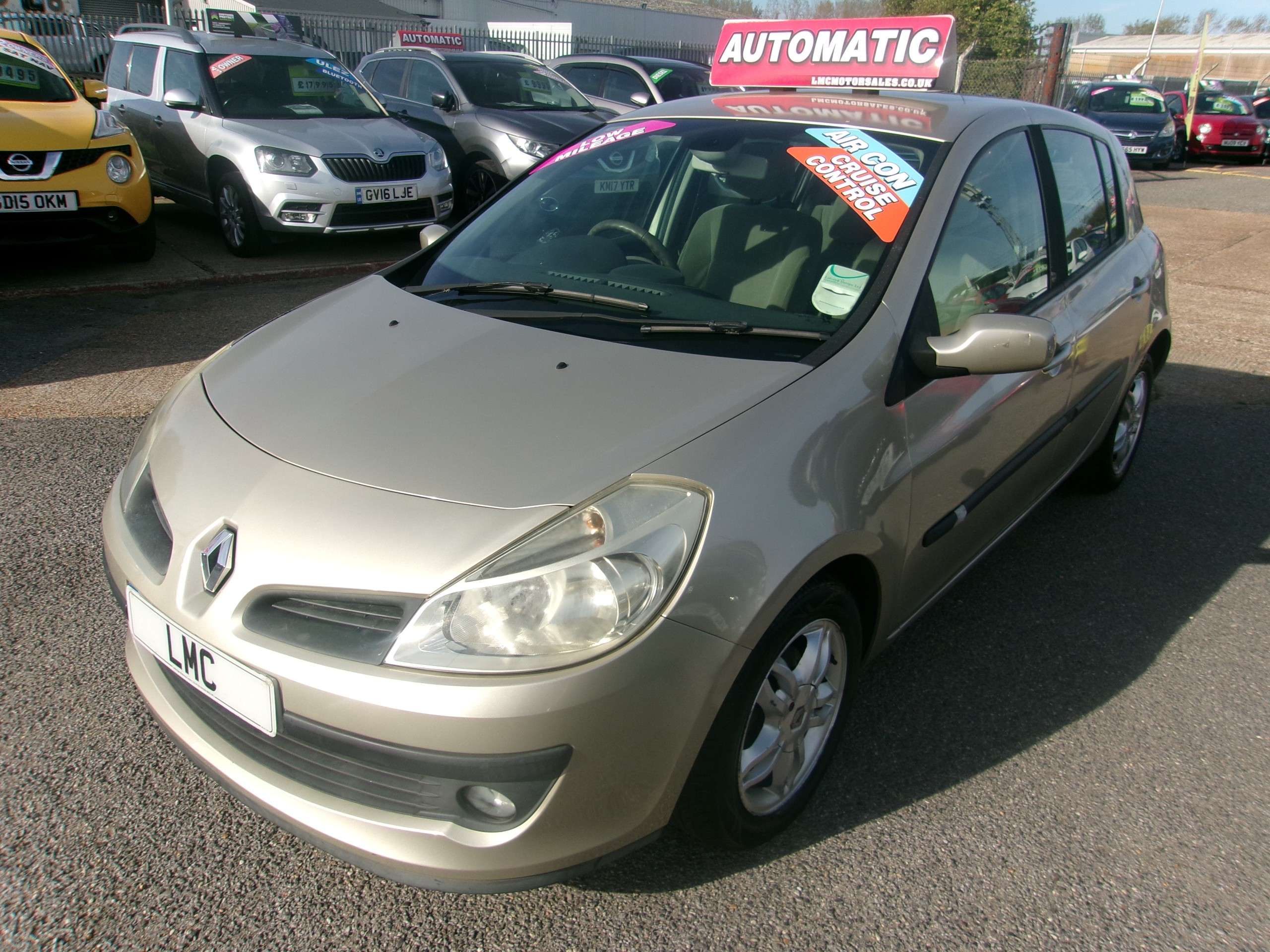 A 2006 RENAULT CLIO Automatic 1.6 VVT Privilege Hatchback 5dr Petrol (179 g/km, 111 bhp) A 2006 RENAULT CLIO Automatic 1.6 VVT Privilege Hatchback 5dr Petrol (179 g/km, 111 bhp)