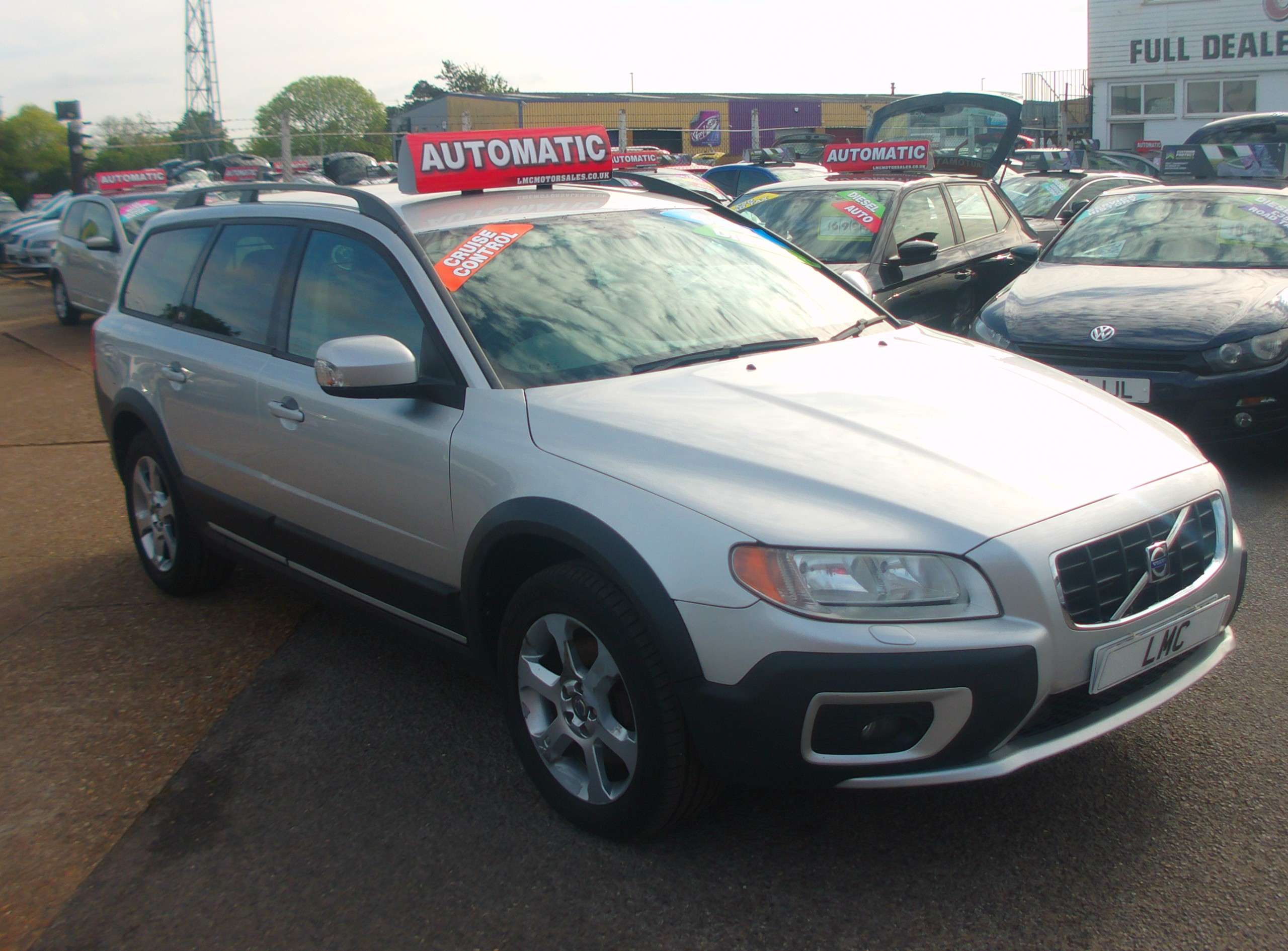 A 2007 VOLVO XC70 2.4 D5 SE Estate 5dr Diesel Geartronic AWD (185 bhp) A 2007 VOLVO XC70 2.4 D5 SE Estate 5dr Diesel Geartronic AWD (185 bhp)