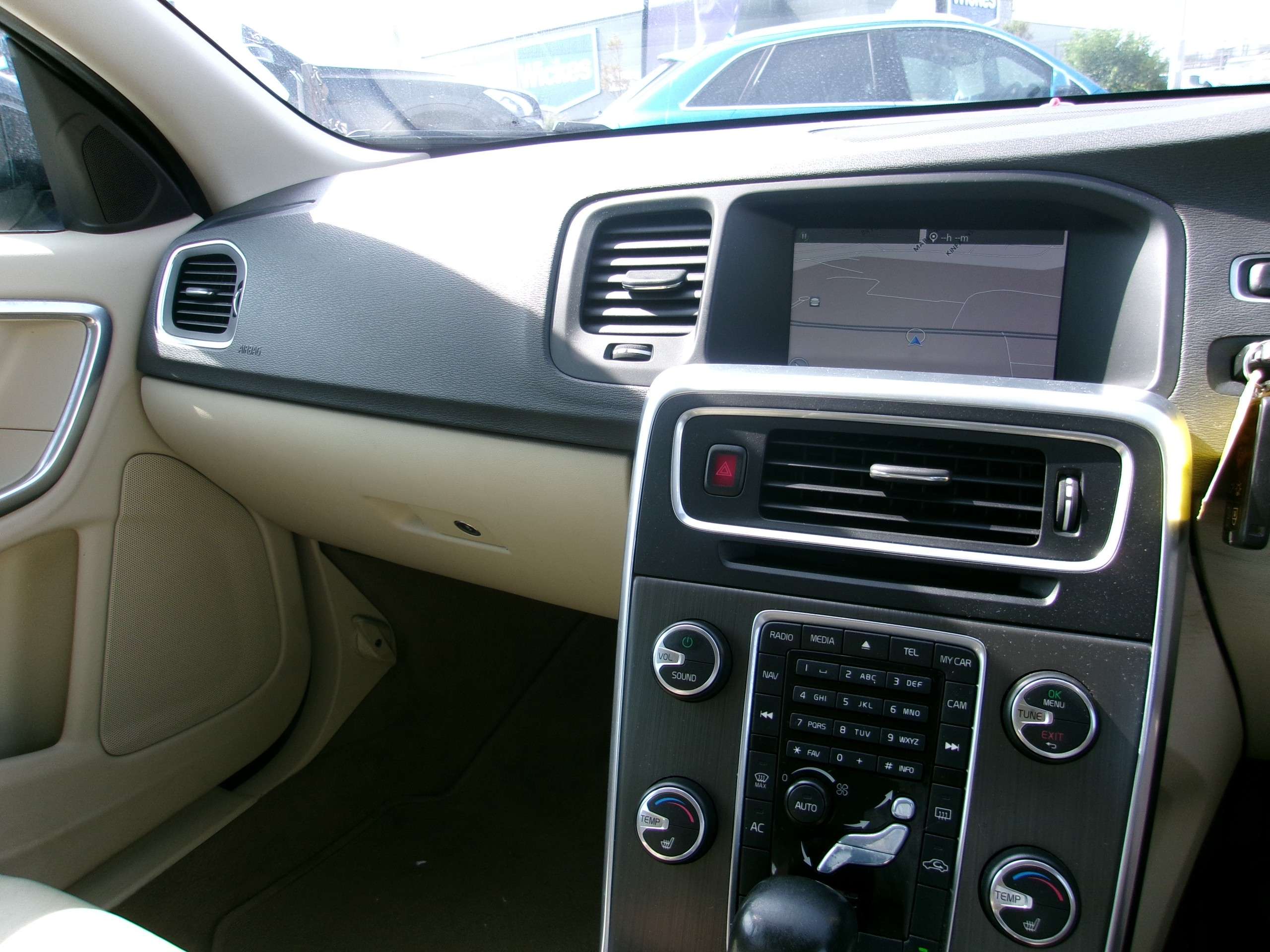 2011 VOLVO V60 2011 VOLVO V60