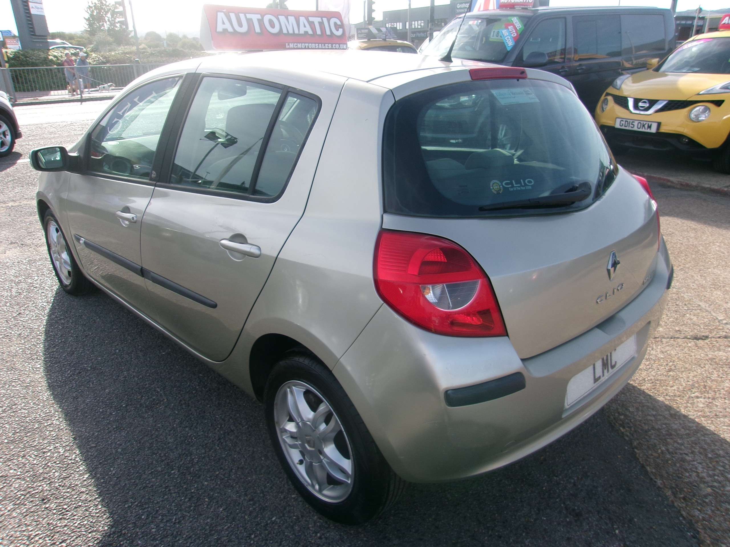 A 2006 RENAULT CLIO Automatic 1.6 VVT Privilege Hatchback 5dr Petrol (179 g/km, 111 bhp) A 2006 RENAULT CLIO Automatic 1.6 VVT Privilege Hatchback 5dr Petrol (179 g/km, 111 bhp)