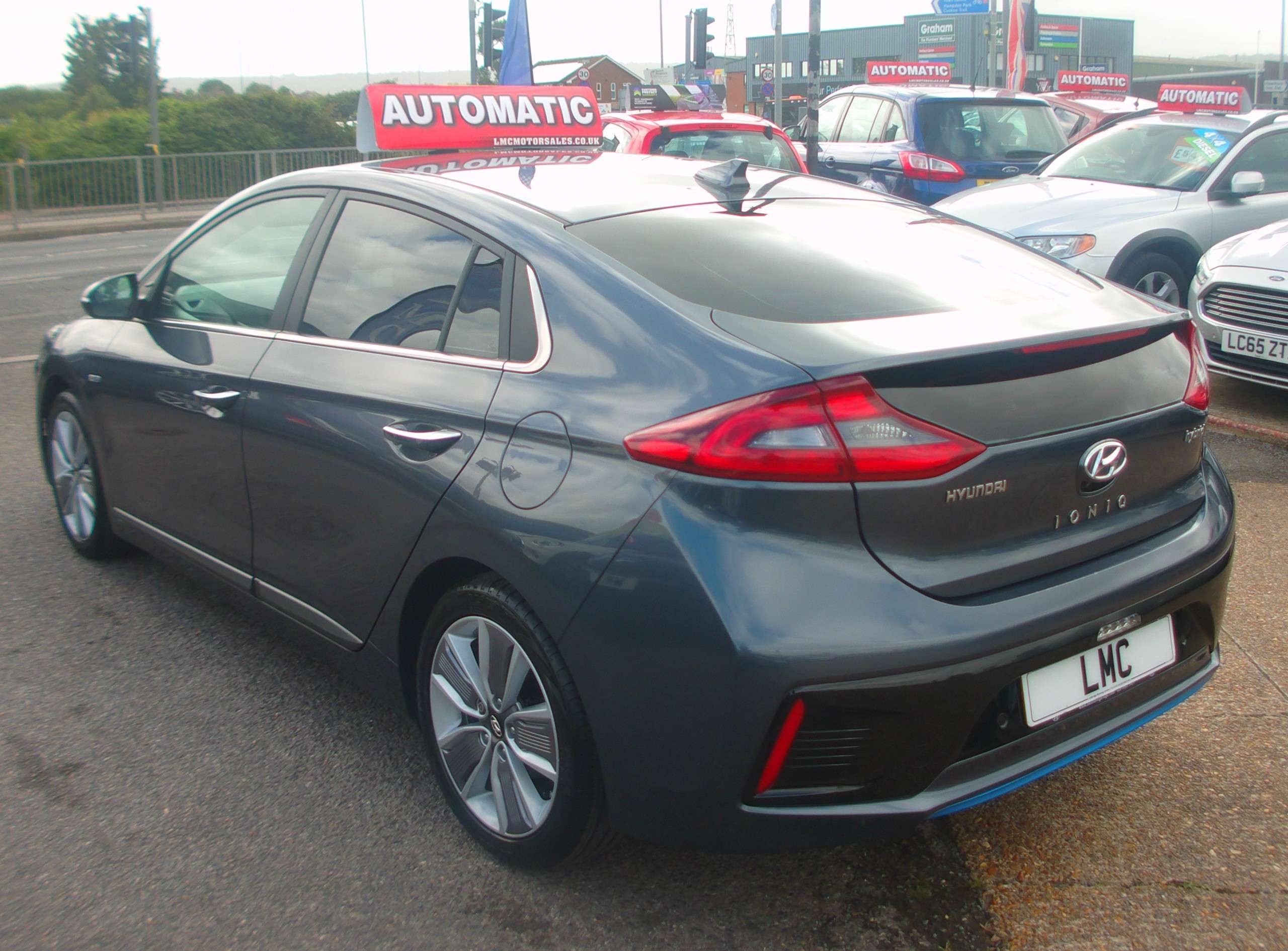 A 2017 HYUNDAI IONIQ 1.6 h-GDi Premium SE Hatchback 5dr Petrol Hybrid DCT Euro 6 (s/s) (141 ps) A 2017 HYUNDAI IONIQ 1.6 h-GDi Premium SE Hatchback 5dr Petrol Hybrid DCT Euro 6 (s/s) (141 ps)