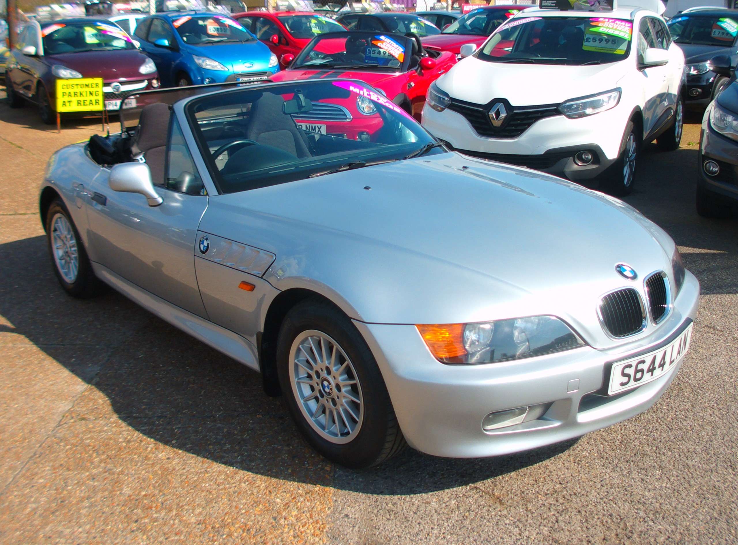 A 1998 BMW Z3 1.9i Convertible 2dr Petrol Manual (187 g/km, 140 bhp) A 1998 BMW Z3 1.9i Convertible 2dr Petrol Manual (187 g/km, 140 bhp)