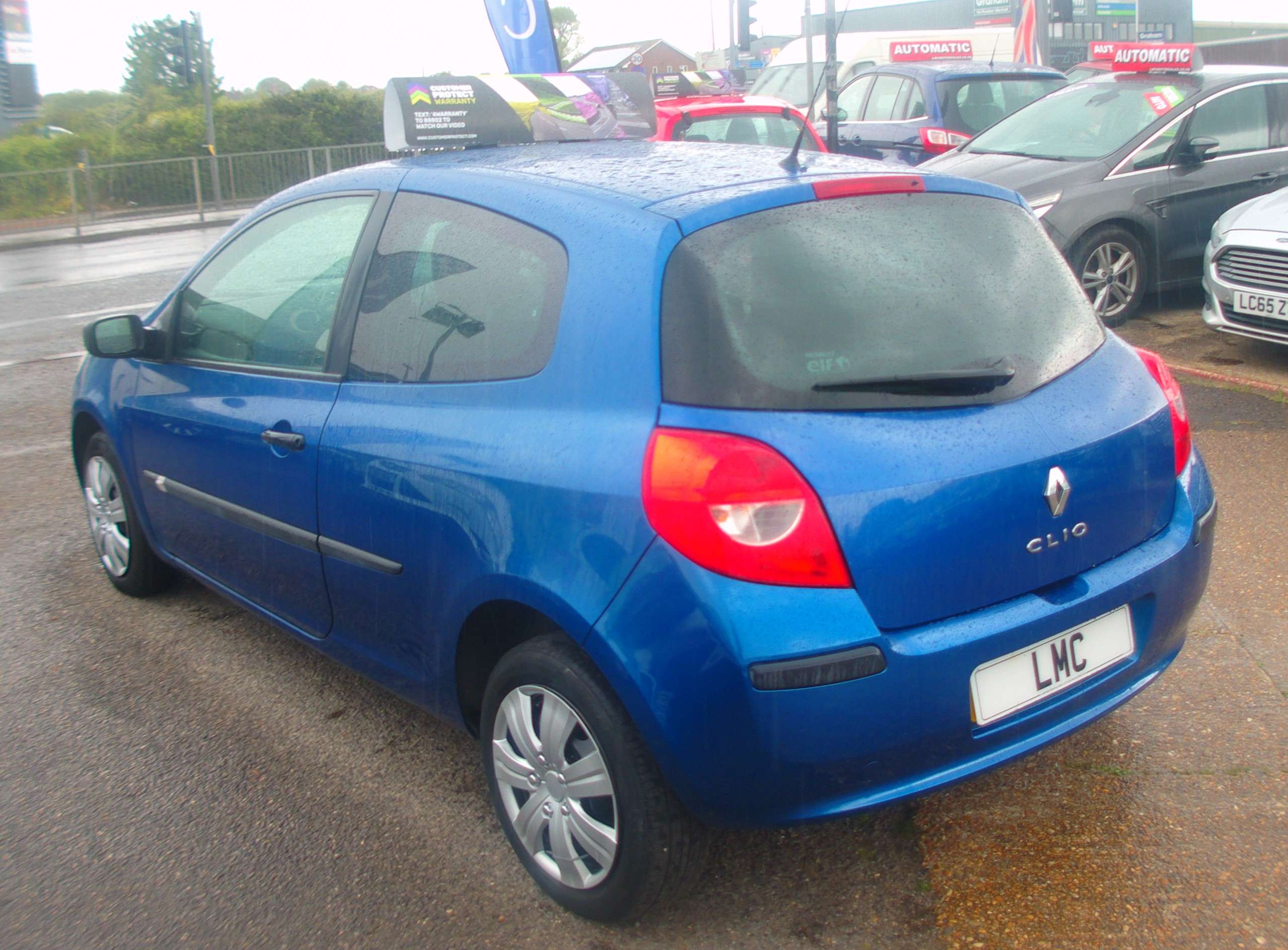 A 2009 RENAULT CLIO 1.2 16v Extreme Hatchback 3dr Petrol Manual (75 bhp) A 2009 RENAULT CLIO 1.2 16v Extreme Hatchback 3dr Petrol Manual (75 bhp)