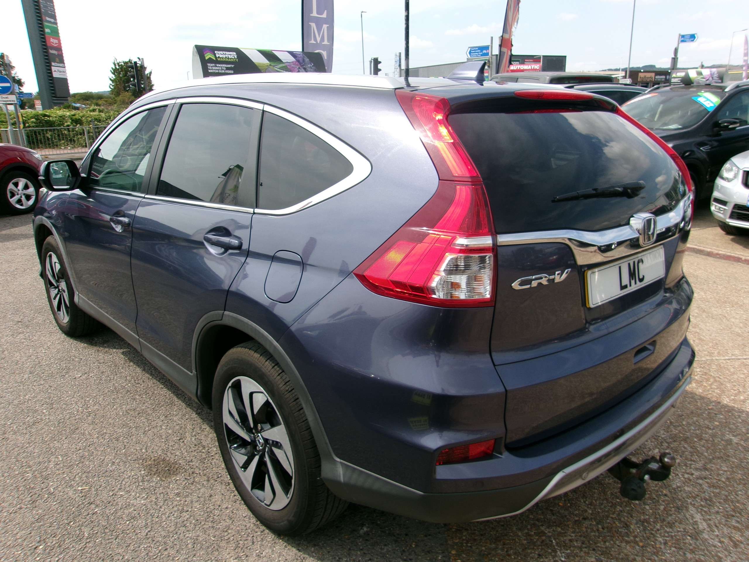 A 2017 HONDA CR-V 2.0 i-VTEC SR SUV 5dr Petrol Manual 4WD Euro 6 (s/s) (155 ps) A 2017 HONDA CR-V 2.0 i-VTEC SR SUV 5dr Petrol Manual 4WD Euro 6 (s/s) (155 ps)