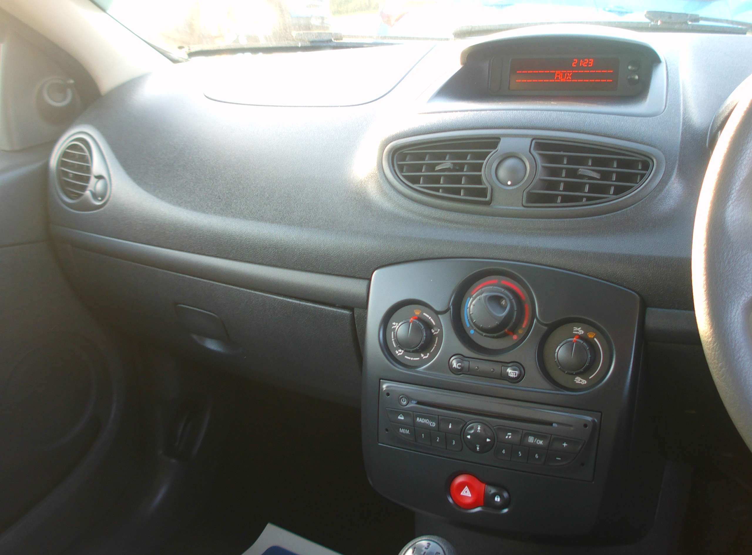 2009 RENAULT CLIO 2009 RENAULT CLIO
