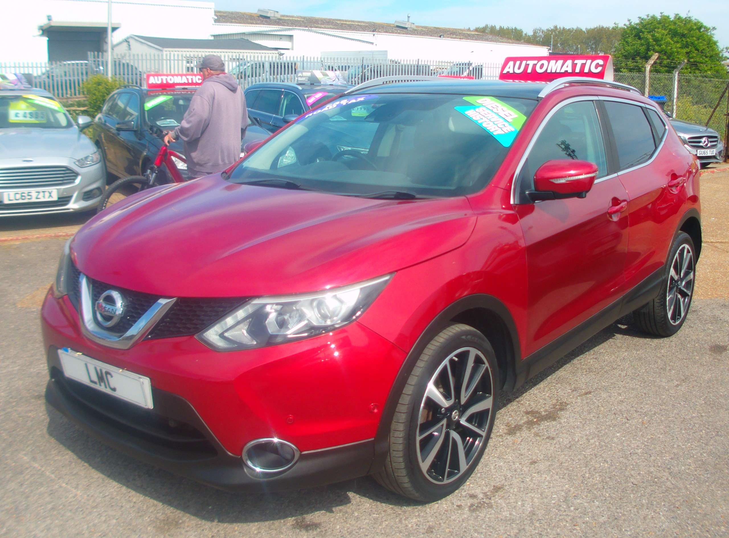 A 2014 NISSAN QASHQAI Automatic 1.6 dCi Tekna SUV 5dr Diesel XTRON (s/s) A 2014 NISSAN QASHQAI Automatic 1.6 dCi Tekna SUV 5dr Diesel XTRON (s/s)