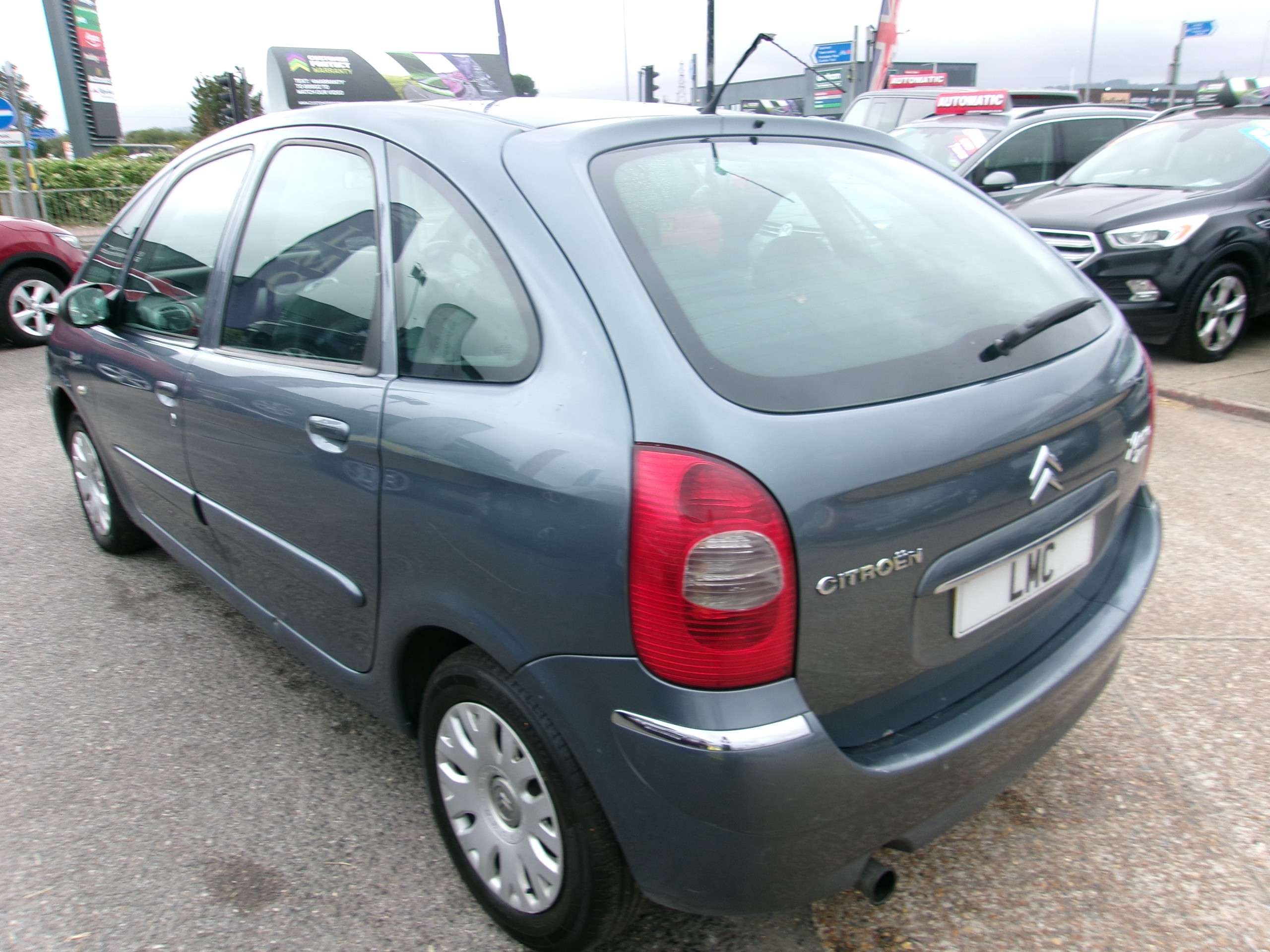 A 2006 CITROEN XSARA PICASSO 1.6 HDi Desire MPV 5dr Diesel Manual (135 g/km, 92 bhp) A 2006 CITROEN XSARA PICASSO 1.6 HDi Desire MPV 5dr Diesel Manual (135 g/km, 92 bhp)