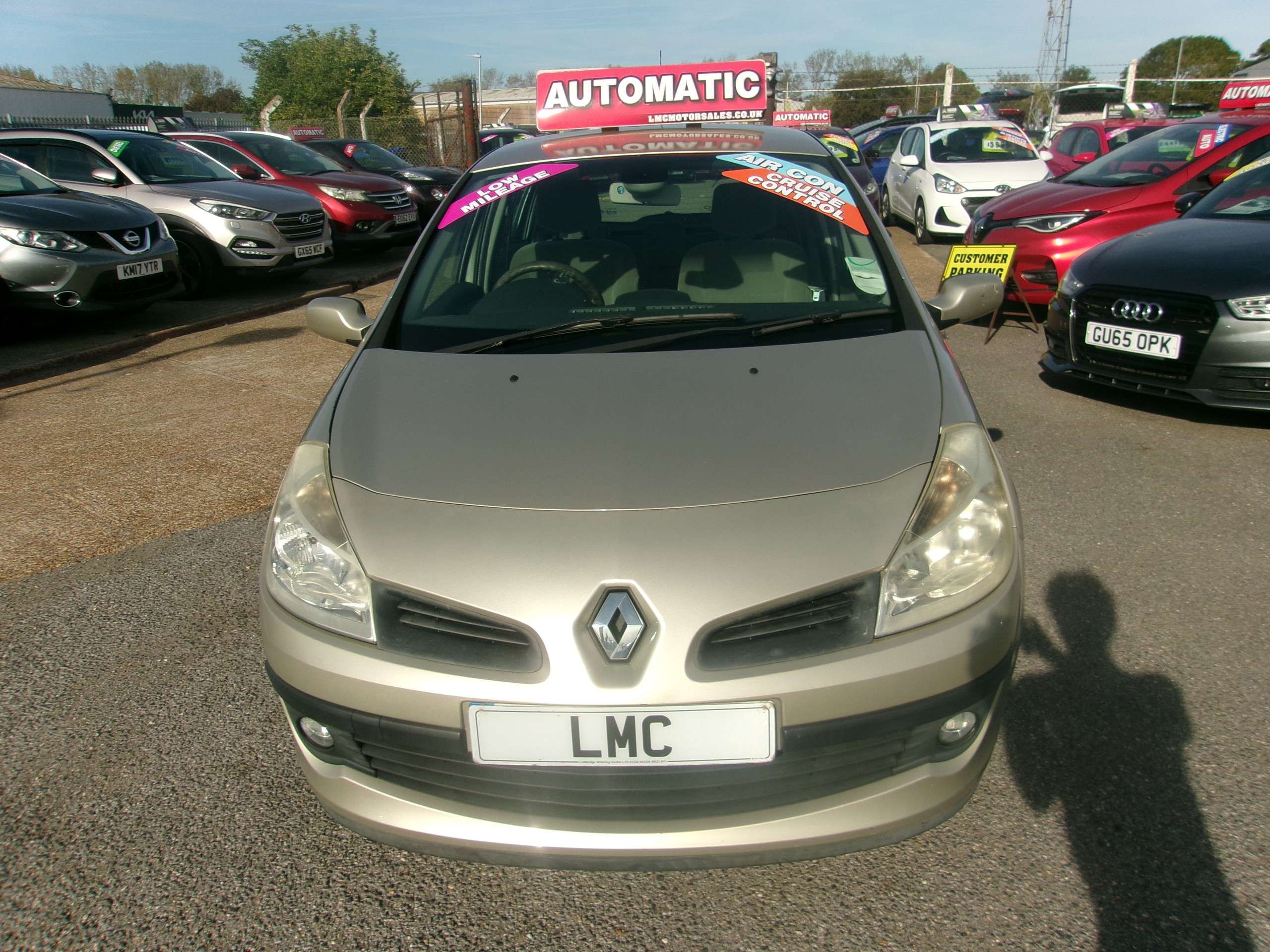 A 2006 RENAULT CLIO Automatic 1.6 VVT Privilege Hatchback 5dr Petrol (179 g/km, 111 bhp) A 2006 RENAULT CLIO Automatic 1.6 VVT Privilege Hatchback 5dr Petrol (179 g/km, 111 bhp)