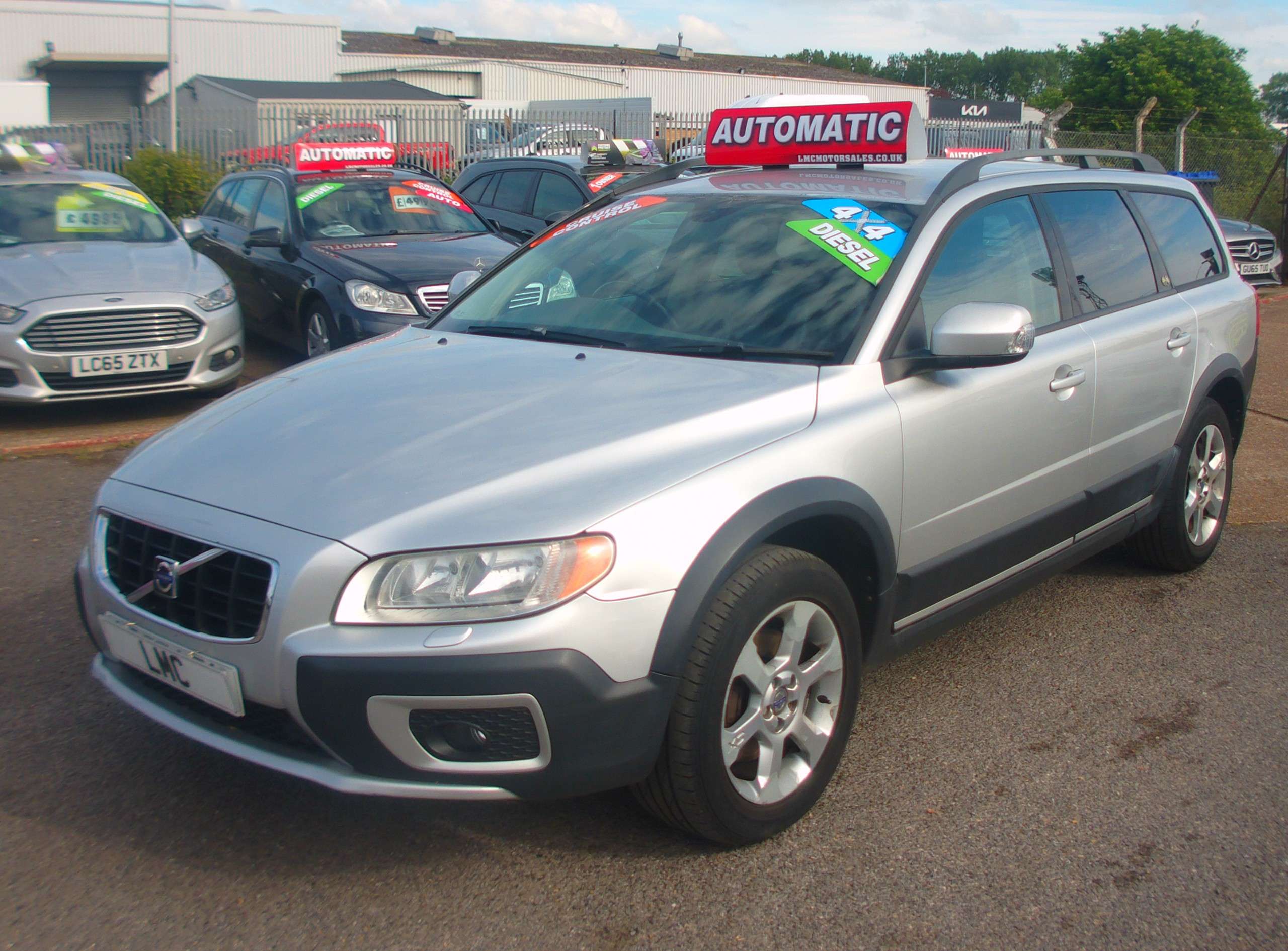 A 2007 VOLVO XC70 2.4 D5 SE Estate 5dr Diesel Geartronic AWD (185 bhp) A 2007 VOLVO XC70 2.4 D5 SE Estate 5dr Diesel Geartronic AWD (185 bhp)