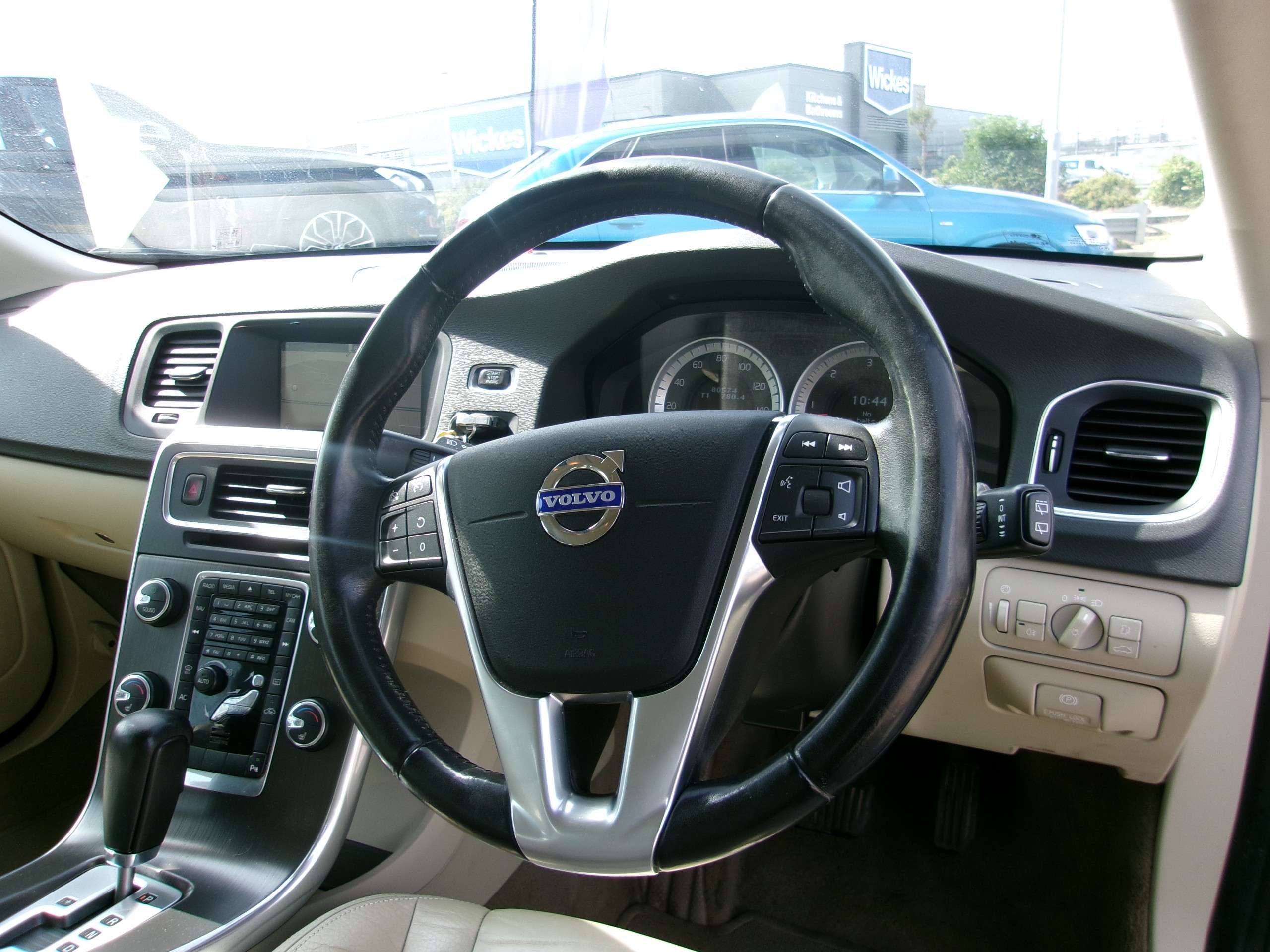 2011 VOLVO V60 2011 VOLVO V60