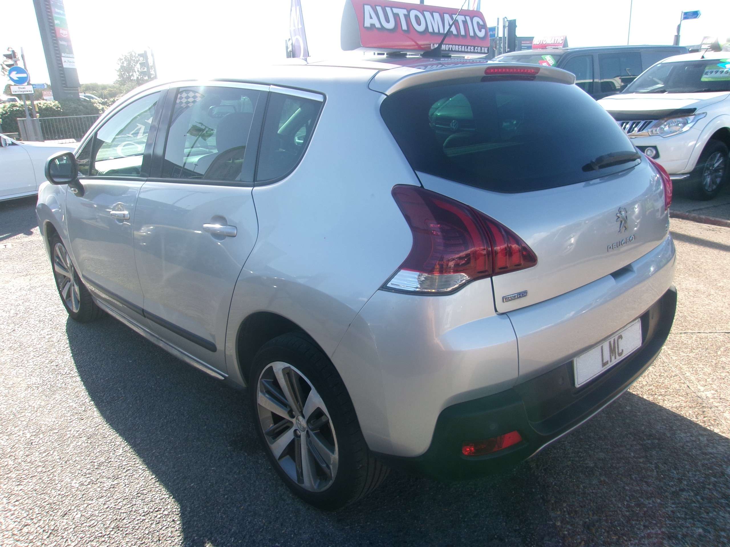 A 2016 PEUGEOT 3008 Automatic 1.6 BlueHDi Allure SUV 5dr Diesel EAT Euro 6 (s/s) (120 ps) A 2016 PEUGEOT 3008 Automatic 1.6 BlueHDi Allure SUV 5dr Diesel EAT Euro 6 (s/s) (120 ps)