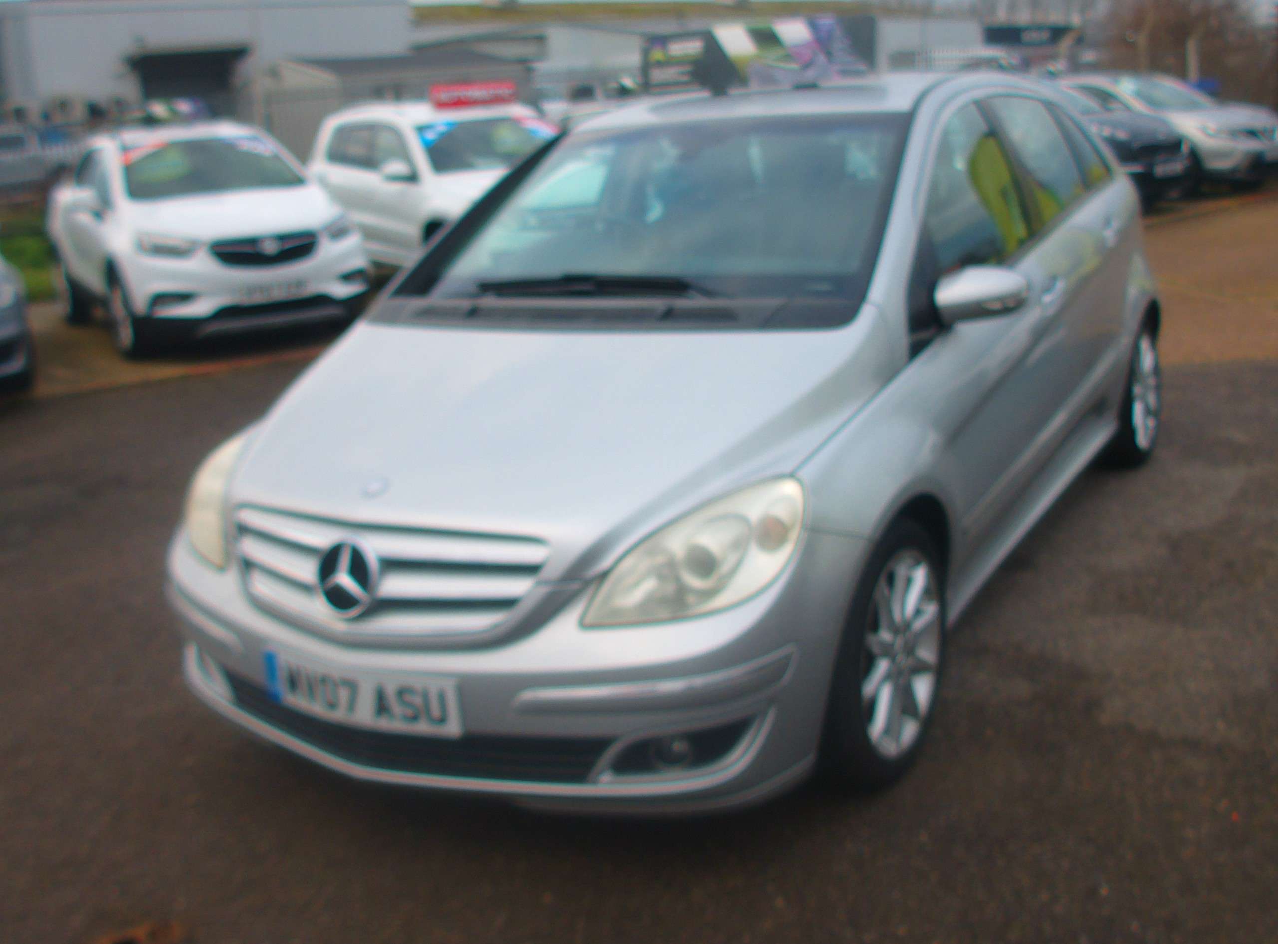 A 2007 MERCEDES-BENZ B CLASS 2.0 B180 SE MPV 5dr Diesel Manual (146 g/km, 109 bhp) A 2007 MERCEDES-BENZ B CLASS 2.0 B180 SE MPV 5dr Diesel Manual (146 g/km, 109 bhp)