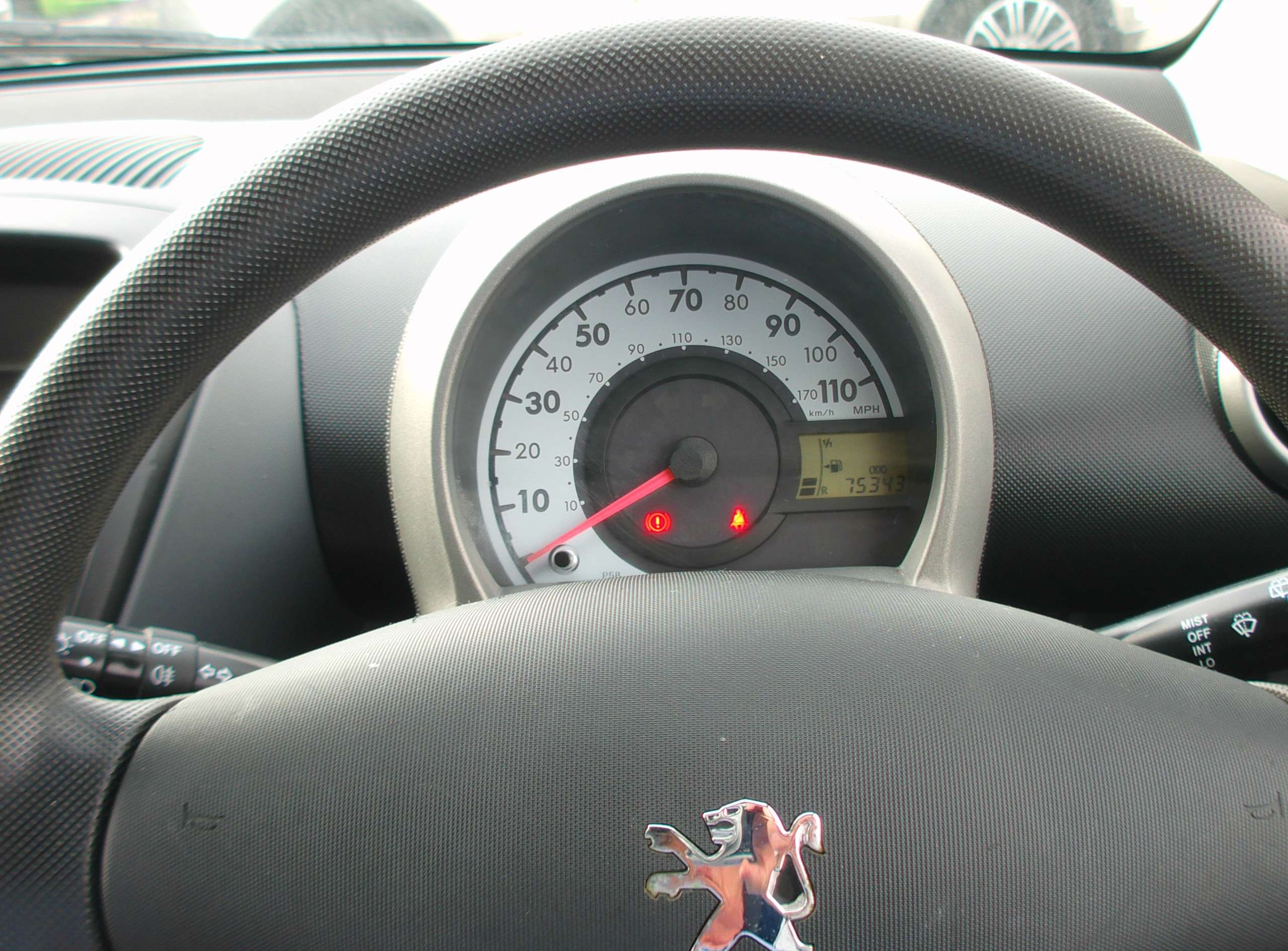 2011 PEUGEOT 107 2011 PEUGEOT 107