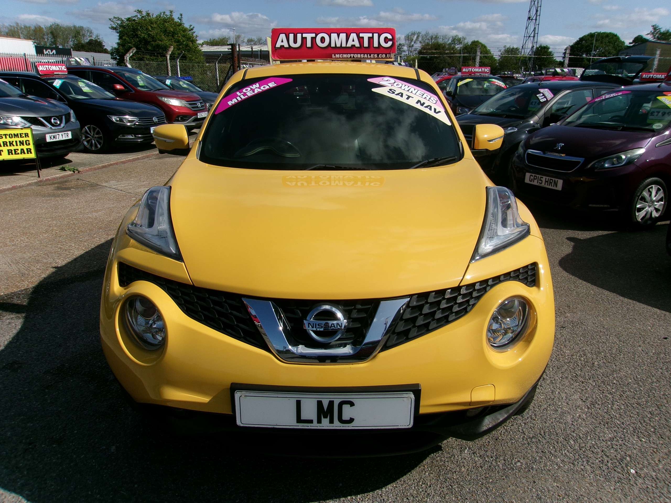 A 2015 NISSAN JUKE Automatic 1.6 Tekna SUV 5dr Petrol XTRON Euro 6 (117 ps) A 2015 NISSAN JUKE Automatic 1.6 Tekna SUV 5dr Petrol XTRON Euro 6 (117 ps)