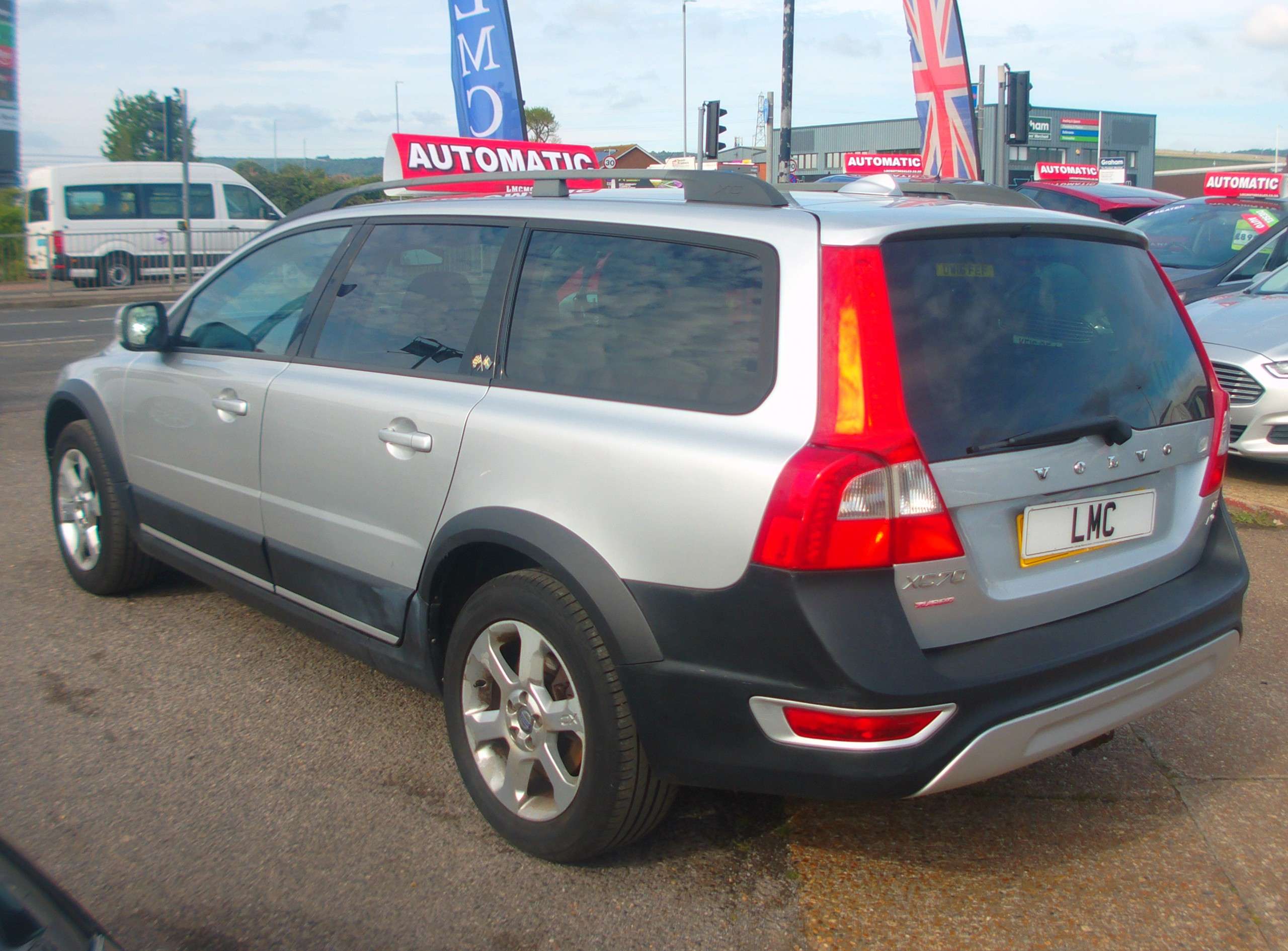A 2007 VOLVO XC70 2.4 D5 SE Estate 5dr Diesel Geartronic AWD (185 bhp) A 2007 VOLVO XC70 2.4 D5 SE Estate 5dr Diesel Geartronic AWD (185 bhp)