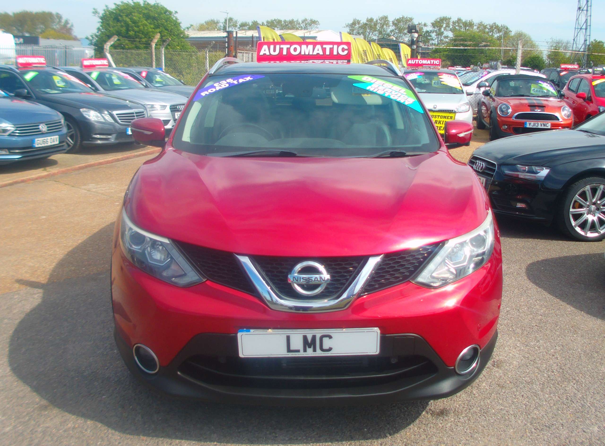 A 2014 NISSAN QASHQAI Automatic 1.6 dCi Tekna SUV 5dr Diesel XTRON (s/s) A 2014 NISSAN QASHQAI Automatic 1.6 dCi Tekna SUV 5dr Diesel XTRON (s/s)