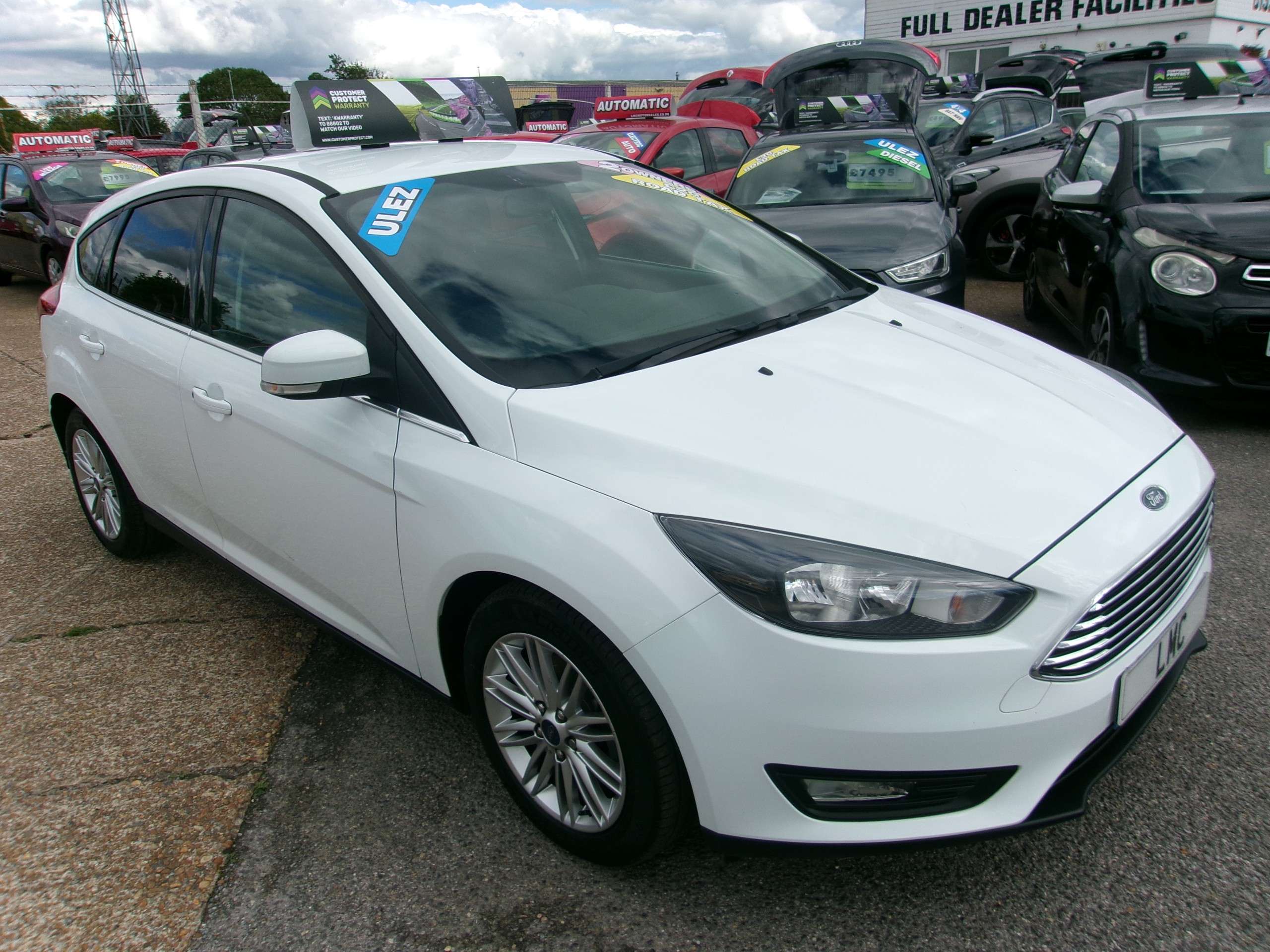 A 2017 FORD FOCUS 1.0T EcoBoost Zetec Edition Hatchback 5dr Petrol Manual Euro 6 (s/s) (100 ps) A 2017 FORD FOCUS 1.0T EcoBoost Zetec Edition Hatchback 5dr Petrol Manual Euro 6 (s/s) (100 ps)